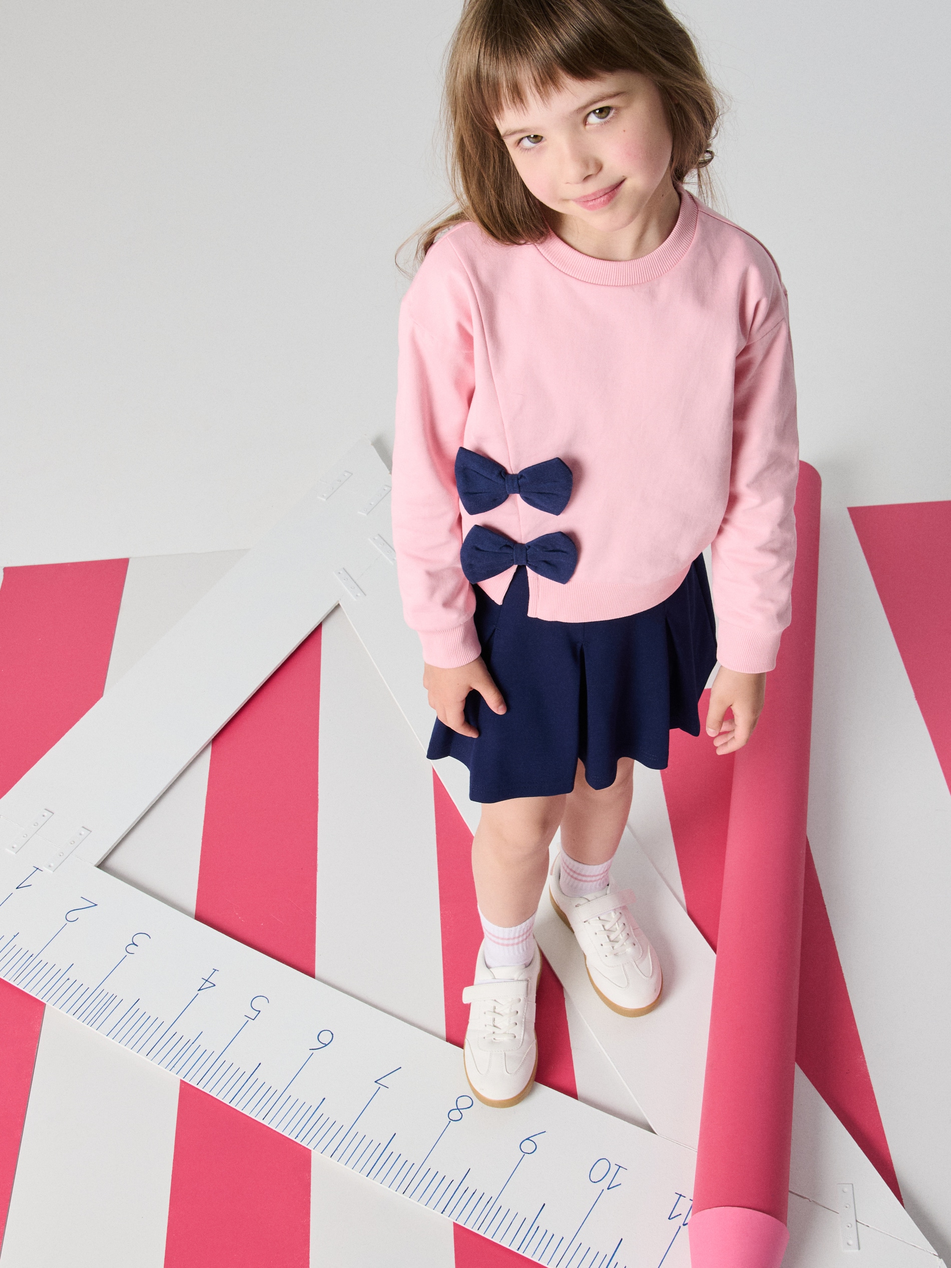Sinsay - Bluza crewneck z ozdobnymi kokardkami - różowy