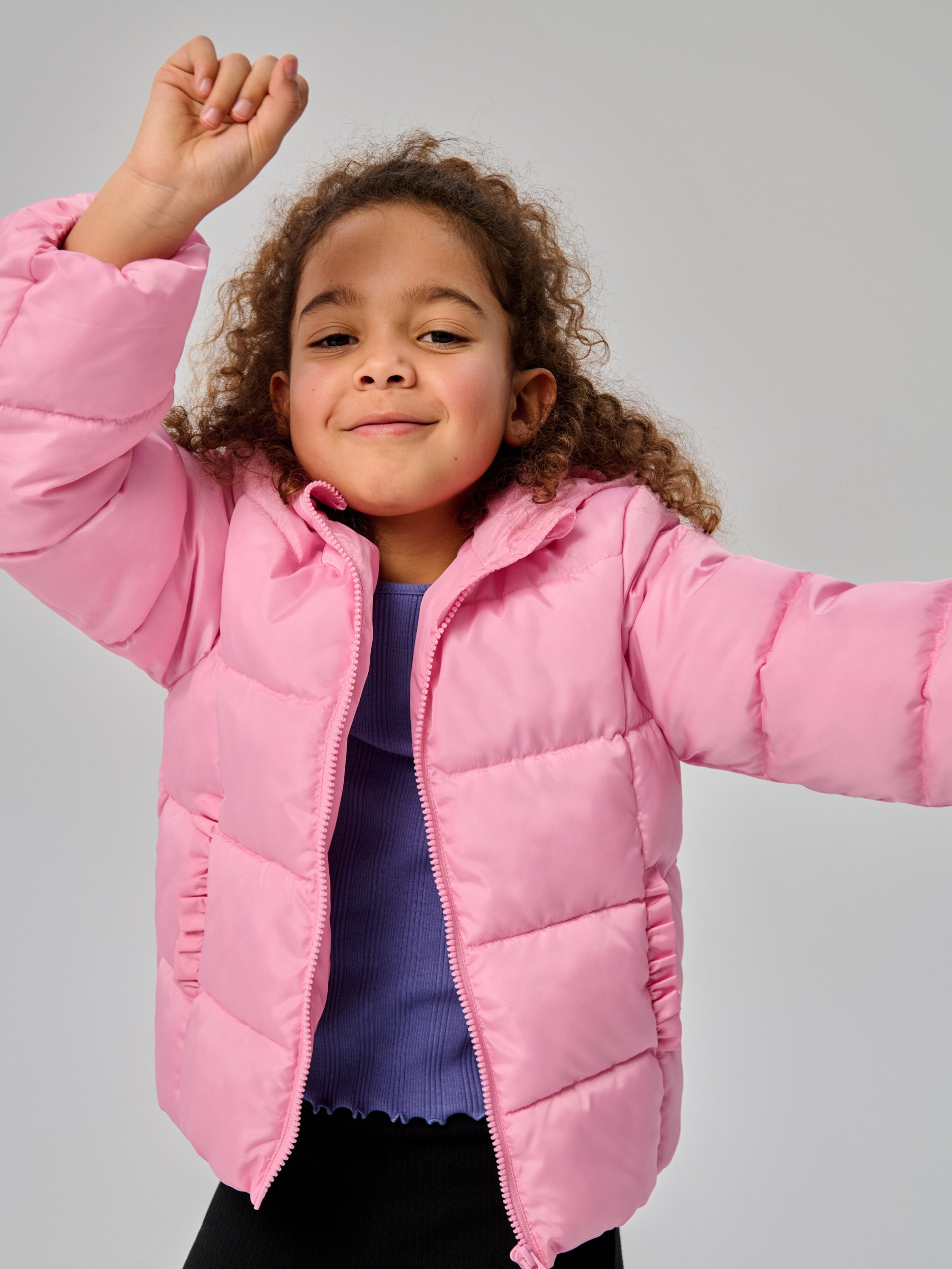 Sinsay - Pikowana kurtka puffer z kapturem - różowy