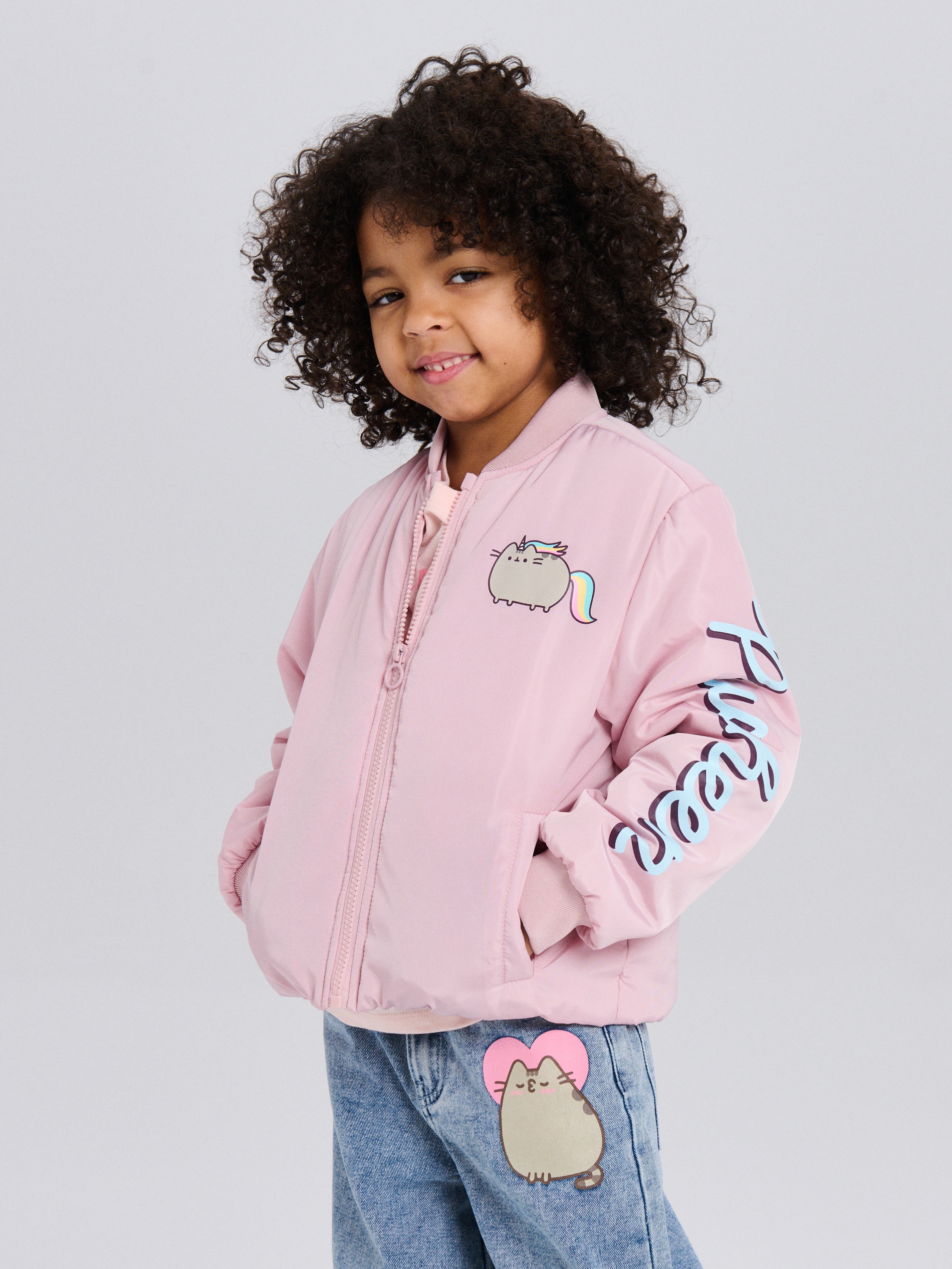 Sinsay - Kurtka bomberka z nadrukiem na plecach Pusheen the Cat - różowy
