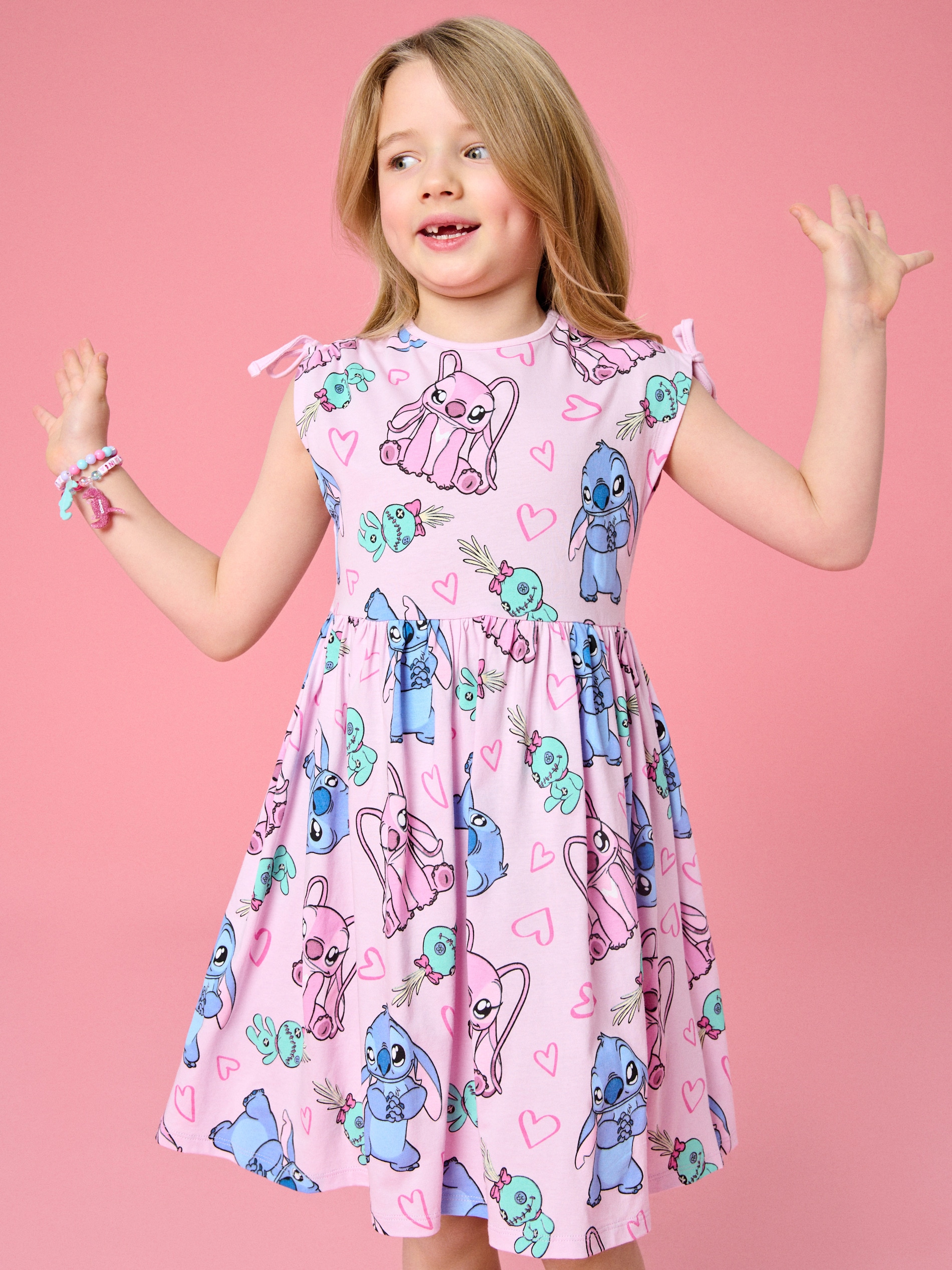 Sinsay - Bawełniana sukienka dresowa ze wzorem Lilo & Stitch - różowy