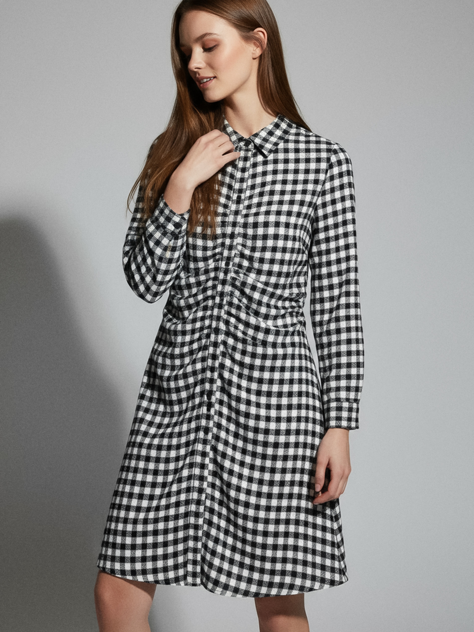 Sinsay - Μίνι πουκαμισοφόρεμα με σούρες μπροστά και μακριά μανίκια - πολυχρωμο φωτογραφία