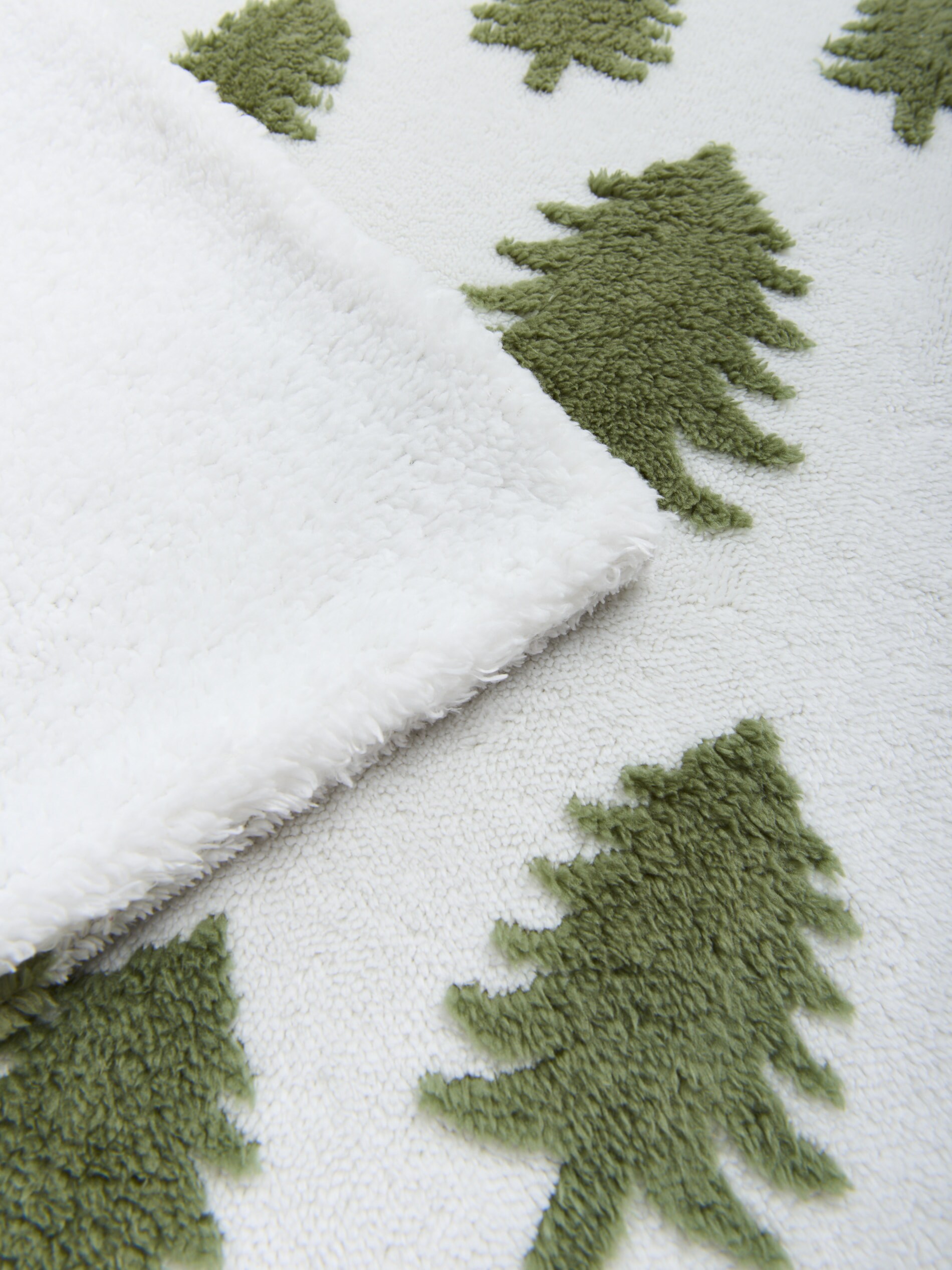 Sinsay - Χριστουγεννιάτικο πάπλωμα με σχέδιο χριστουγεννιάτικων δέντρων - κρεμ φωτογραφία