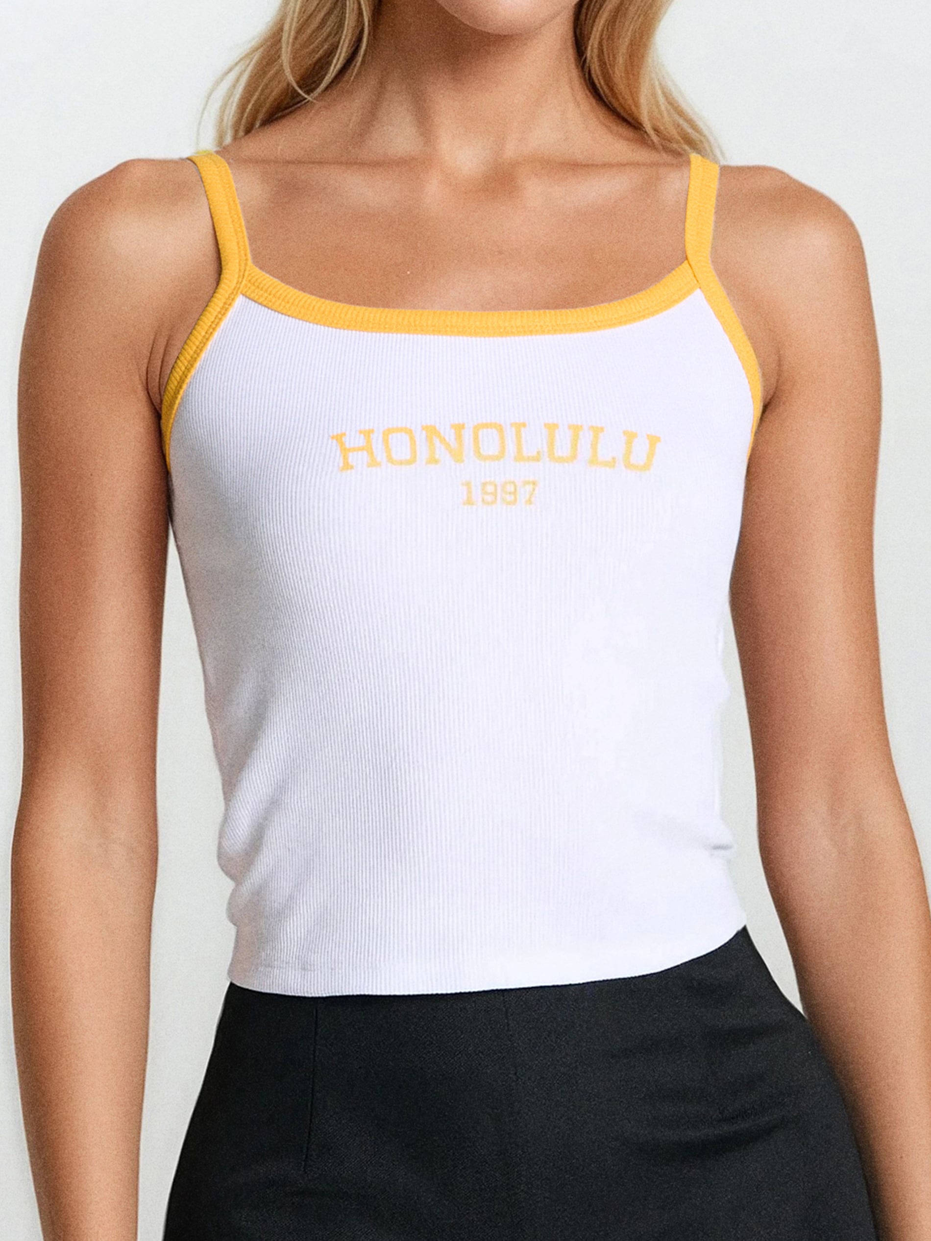 Sinsay - Bawełniany crop top z napisem Honolulu - biały