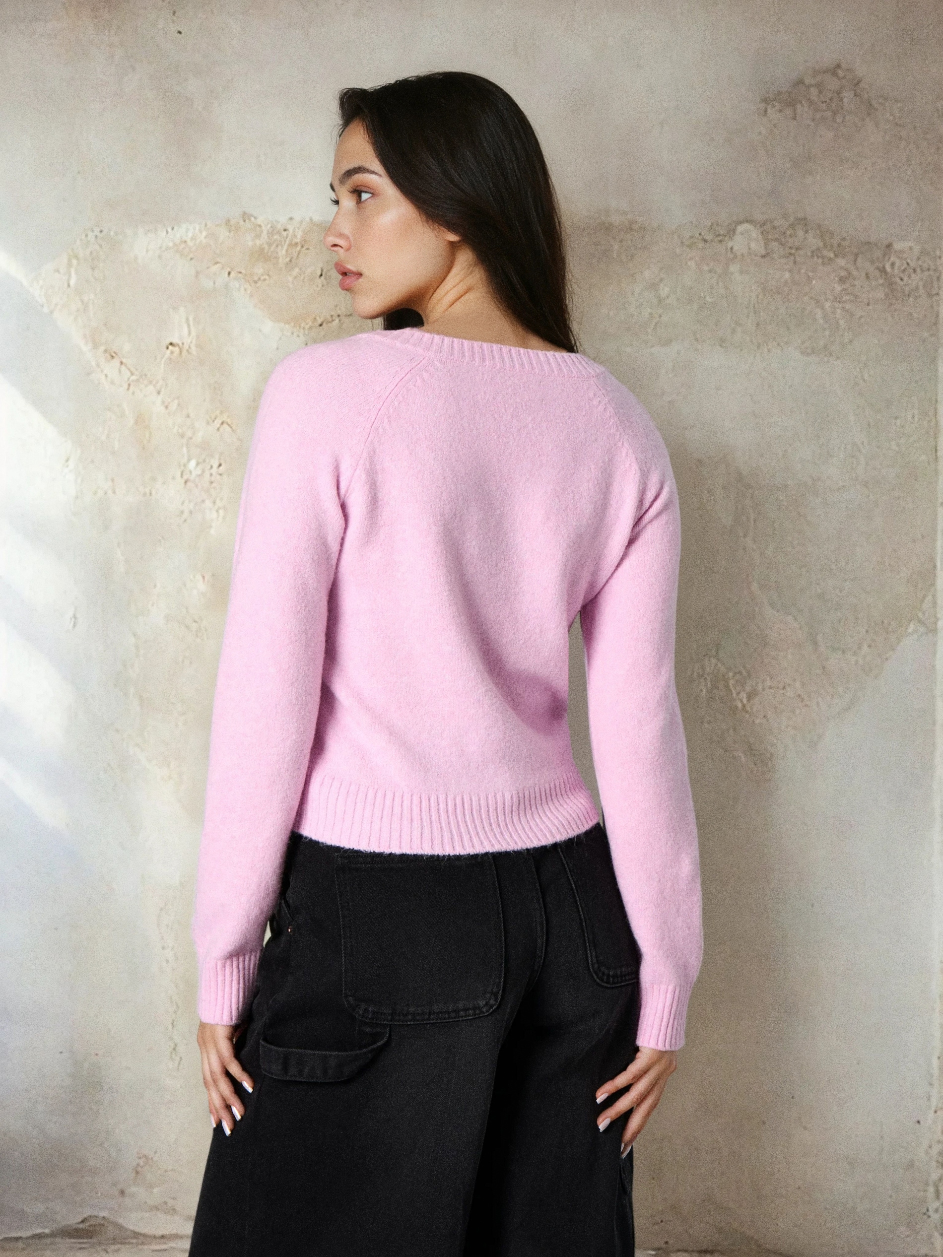 Sinsay - Πουλόβερ με λαιμόκοψη V - ροζ παστελ φωτογραφία