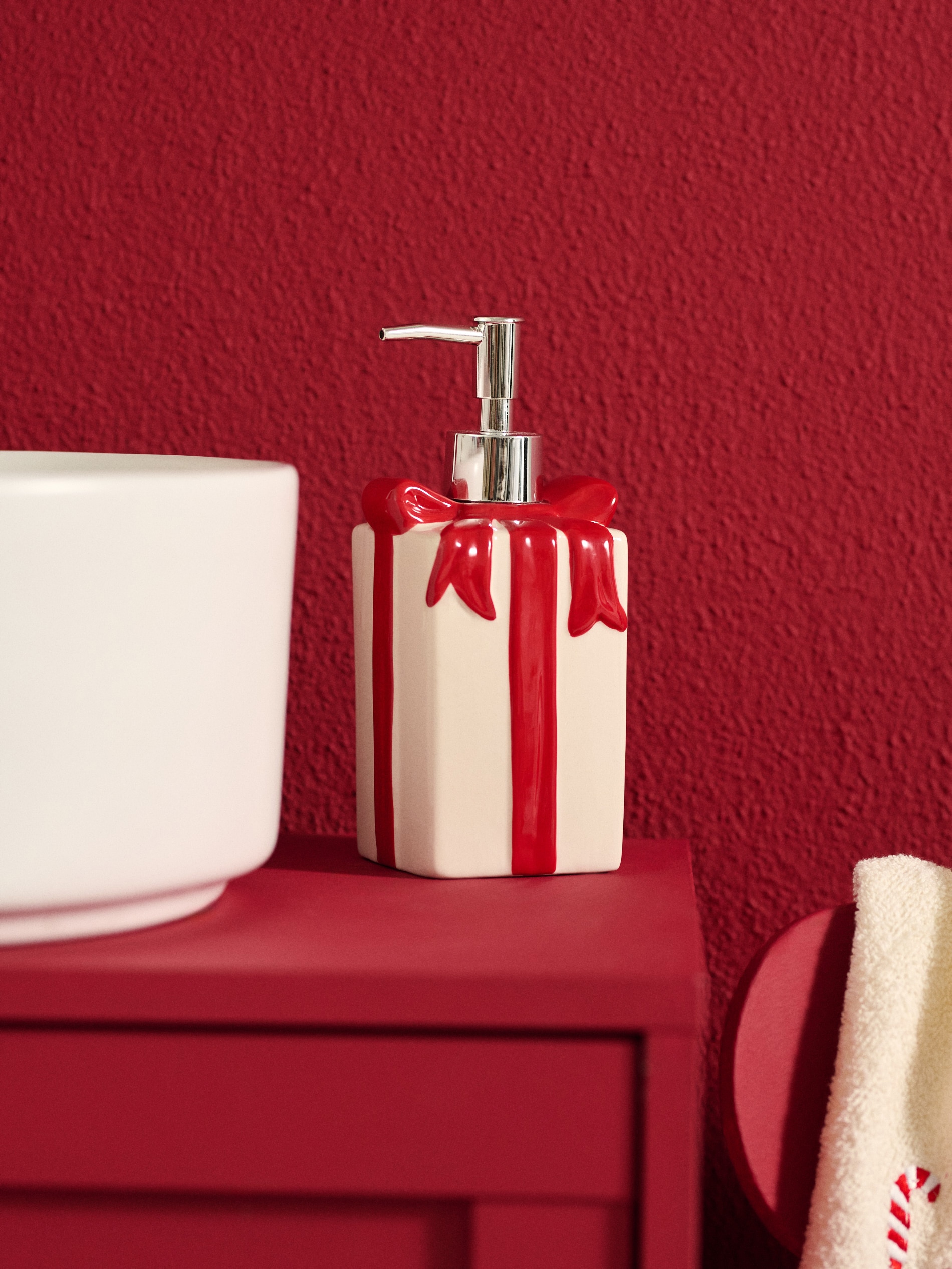 Sinsay - Διανεμητής σαπουνιού - κοκκινο φωτογραφία