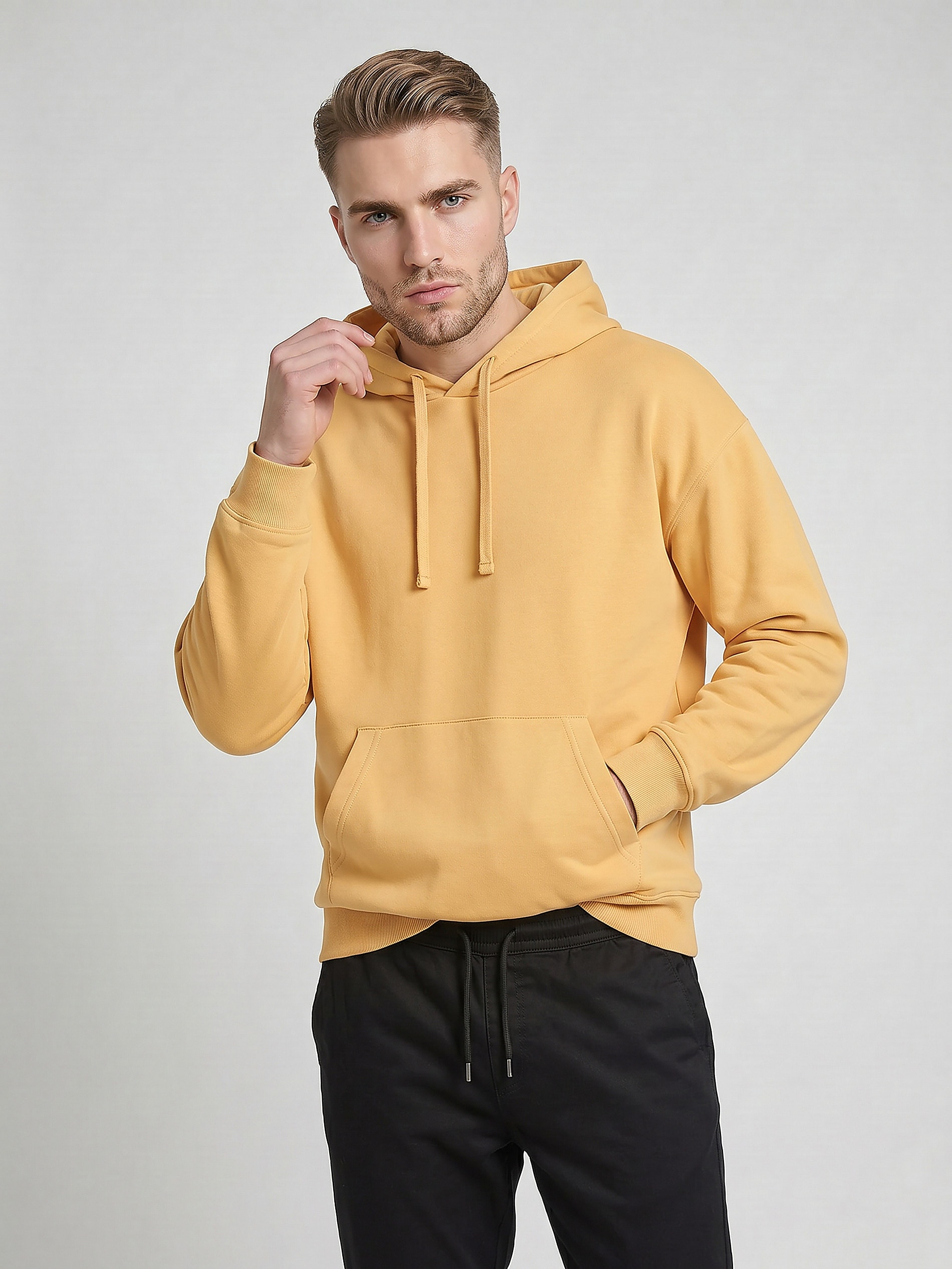 Sinsay - Bluza z kapturem comfort fit z domieszką bawełny - kremowy