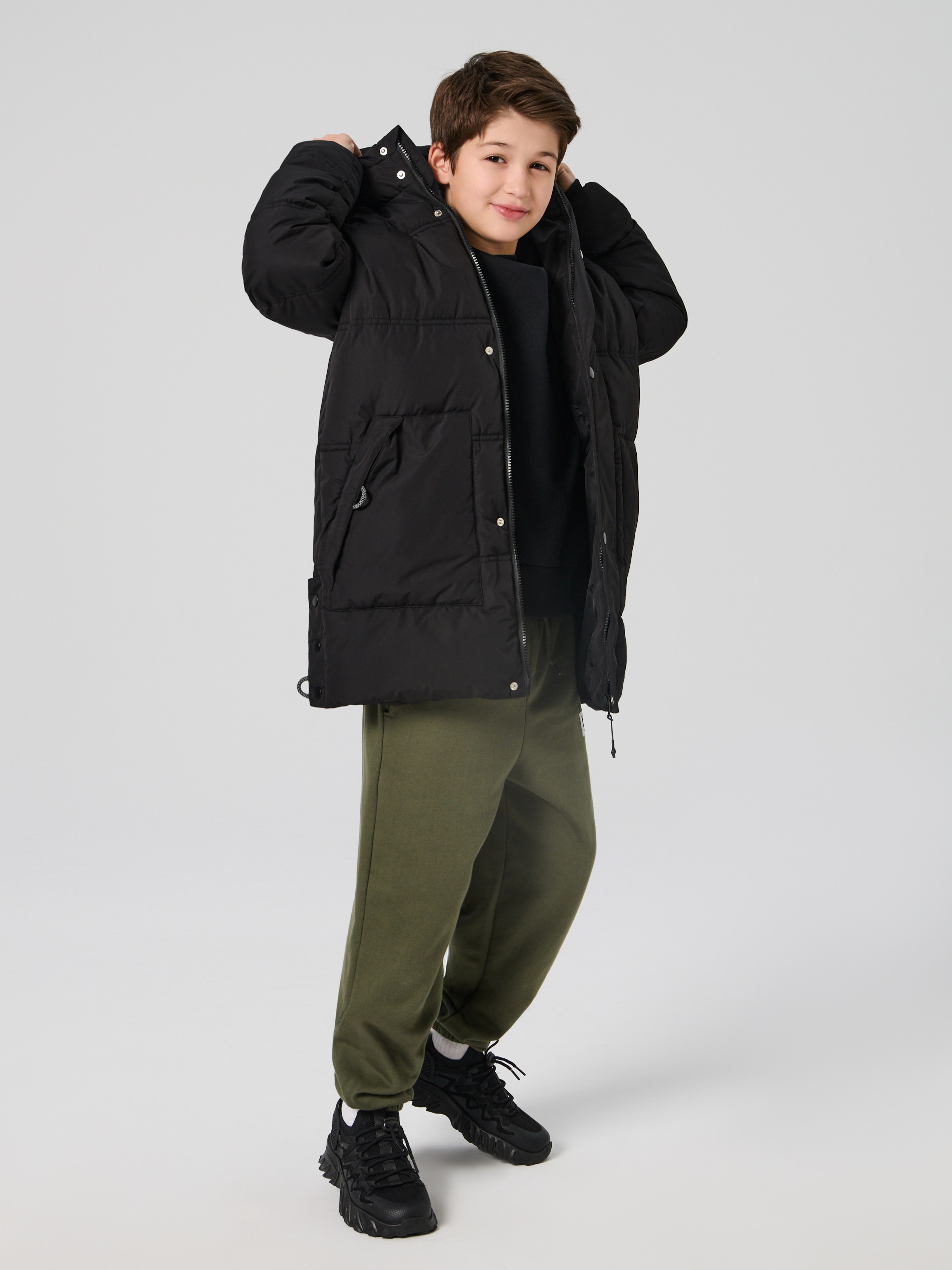 Sinsay - Καπιτονέ τζάκετ με κουκούλα - μαυρο φωτογραφία