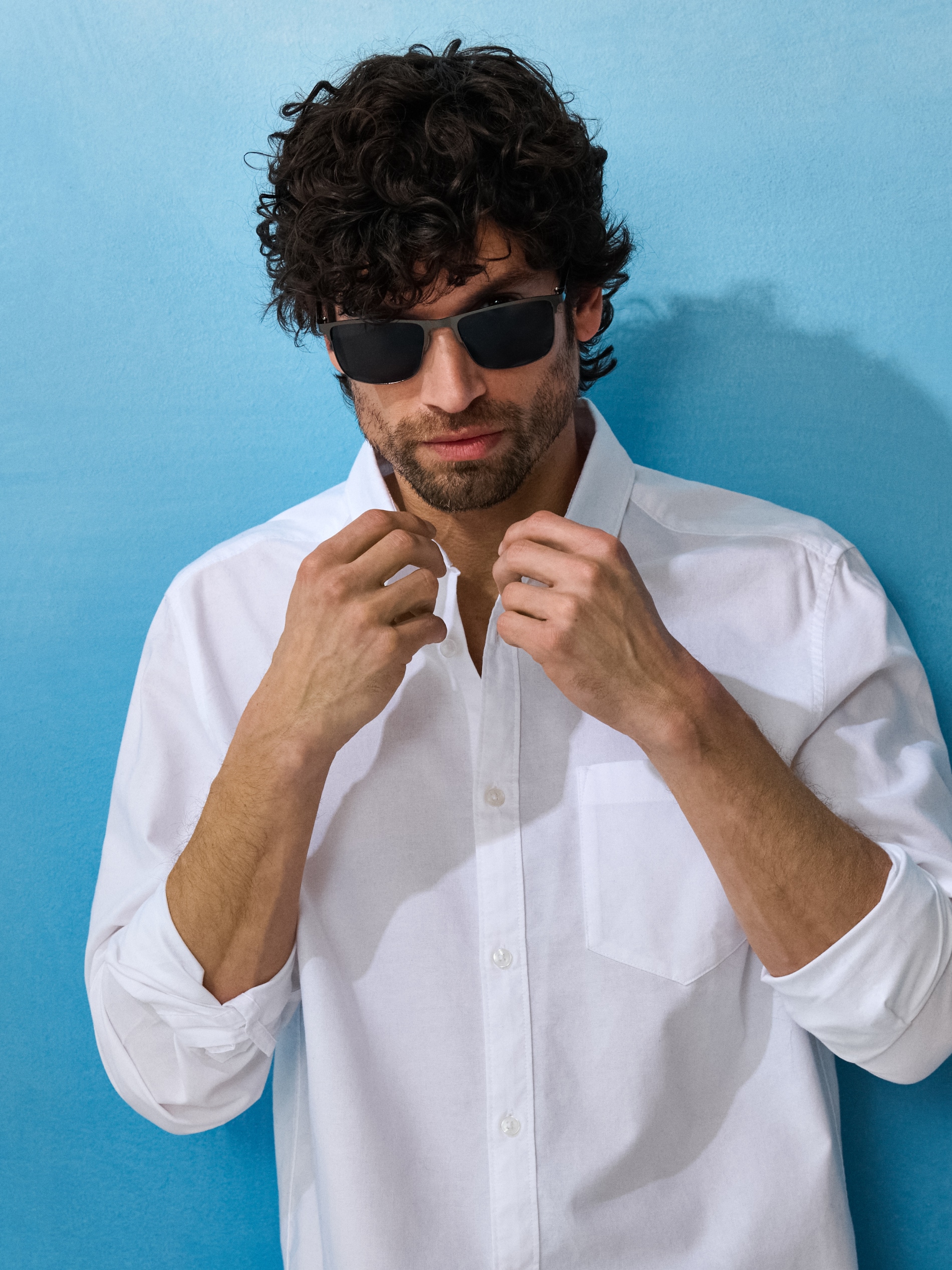 Sinsay - Bawełniana koszula z długim rękawem i kieszenią piersiową - biały