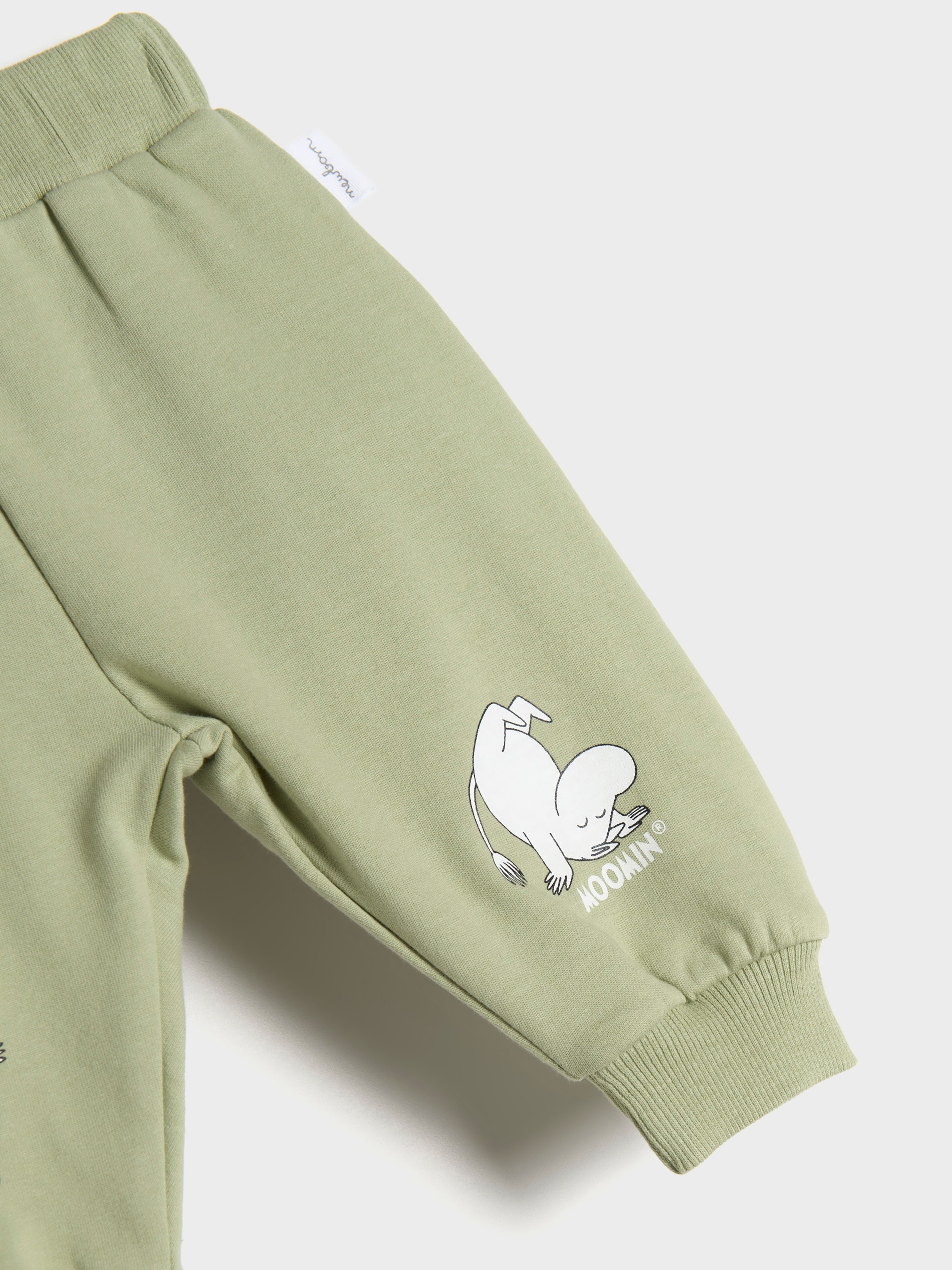 Sinsay - Pantaloni Sport Moomin - Verde-oliv Deschis