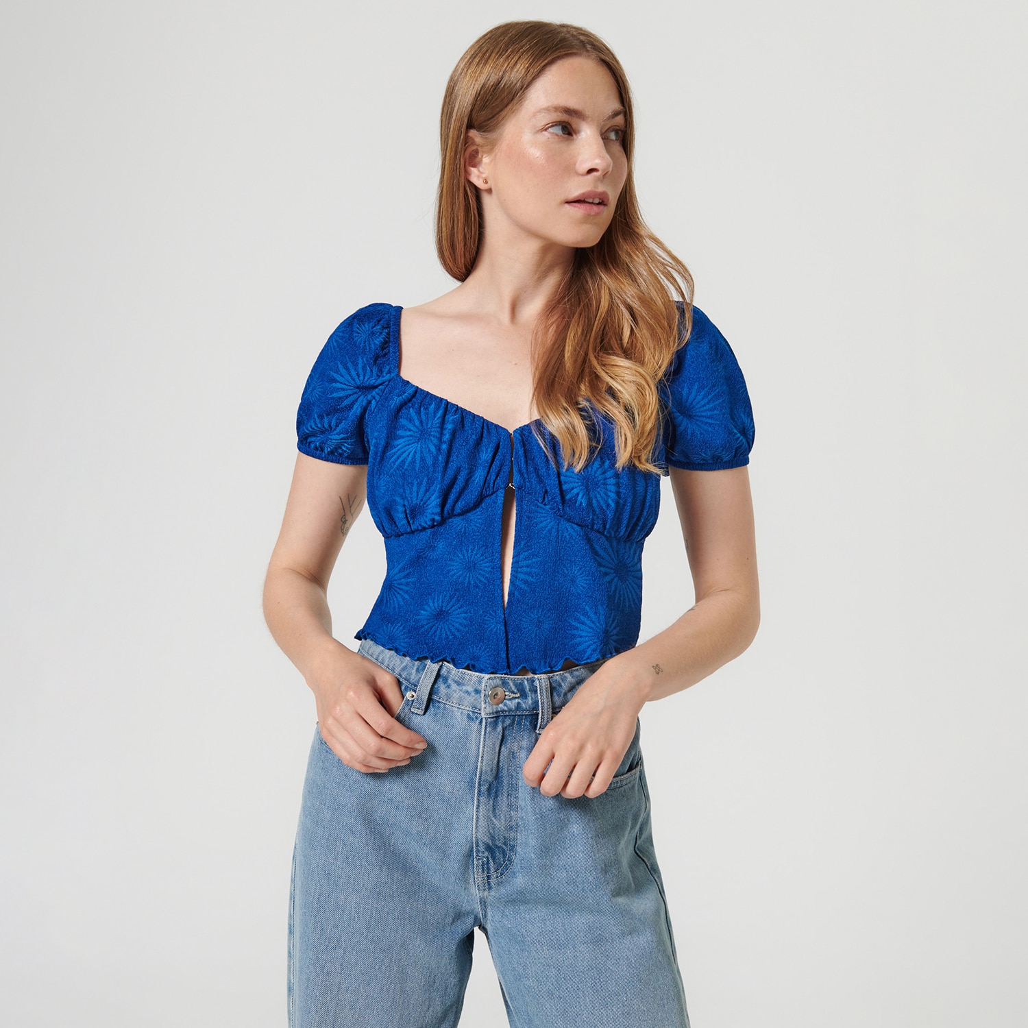 Levně Sinsay - Květinový crop top - Tmavomodrá