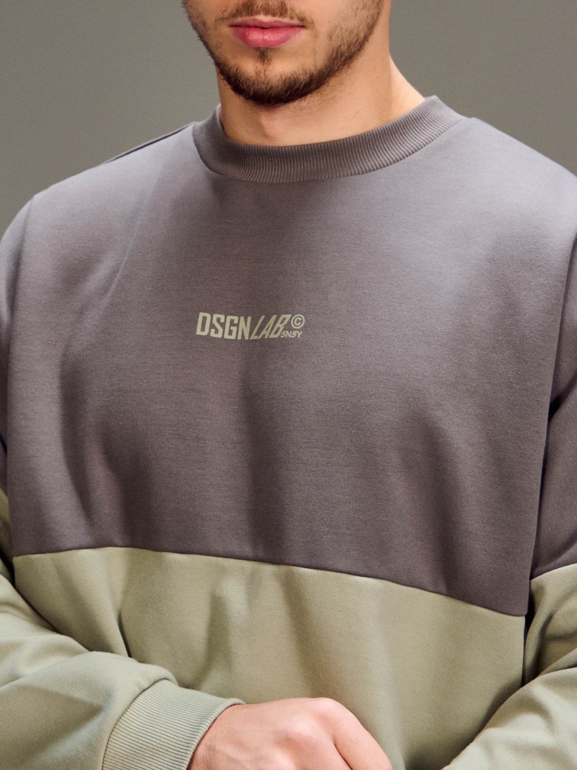 Sinsay - Bawełniana bluza crewneck z napisem - zielony