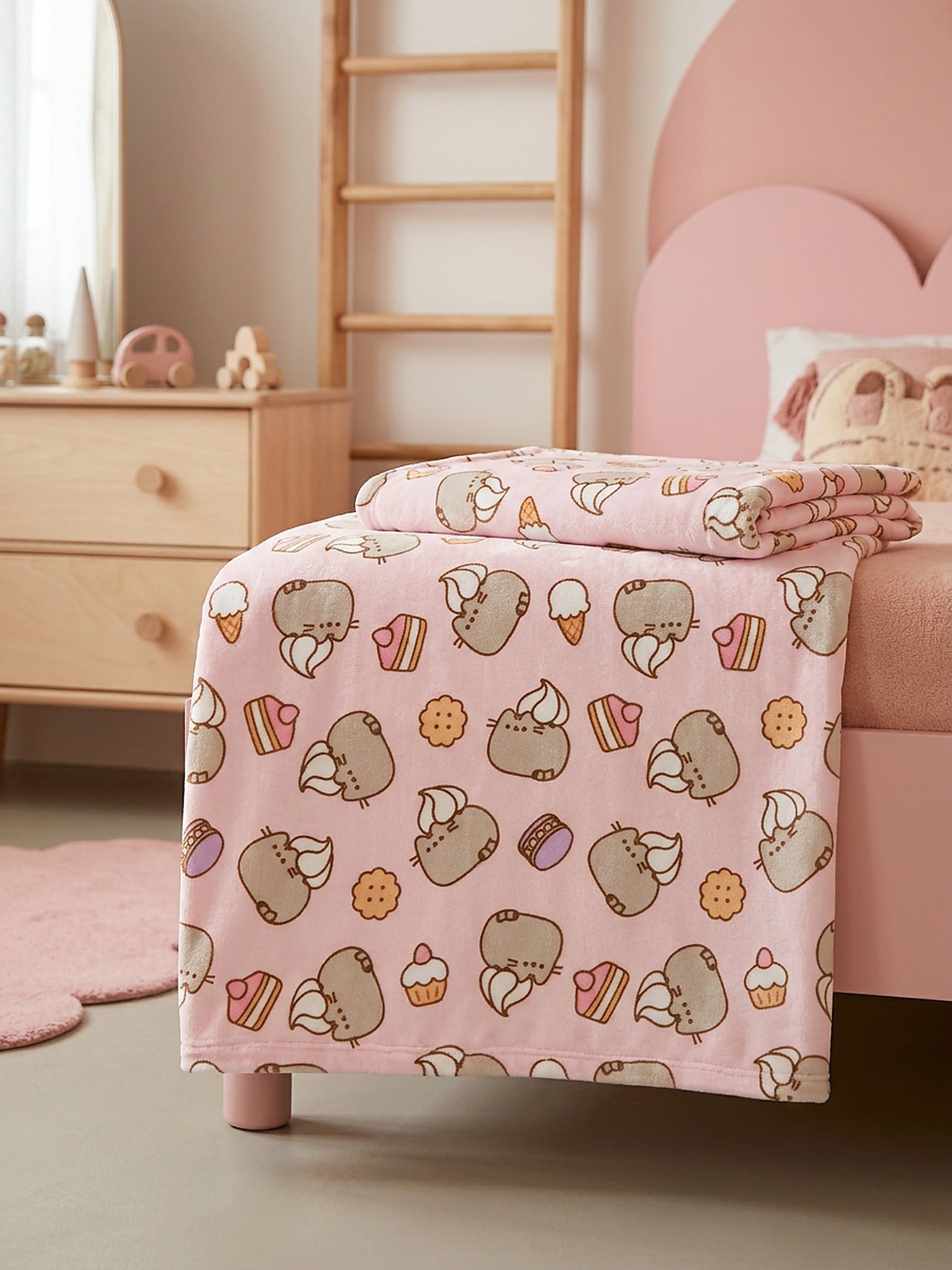 Koc Pusheen the Cat dla dzieci 130 x 160 cm różowy allover bajkowy licencjonowany