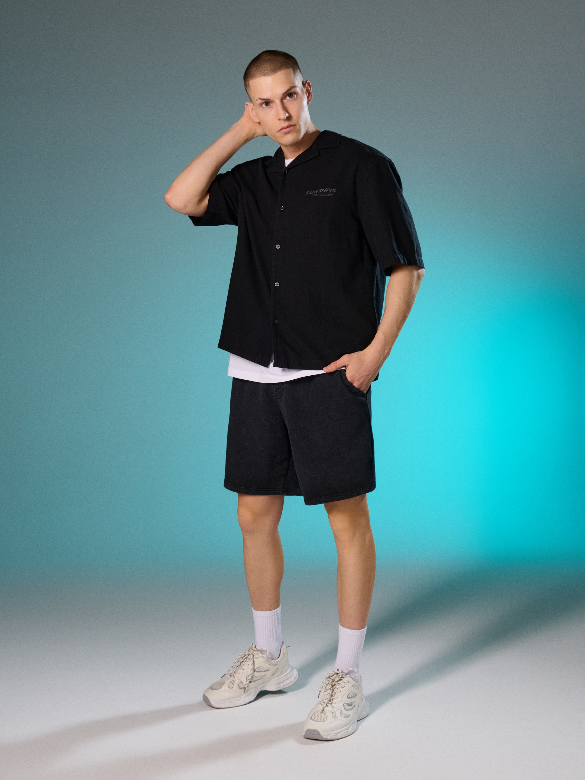 Sinsay - Koszula relaxed z krótkim rękawem z domieszką lnu - czarny