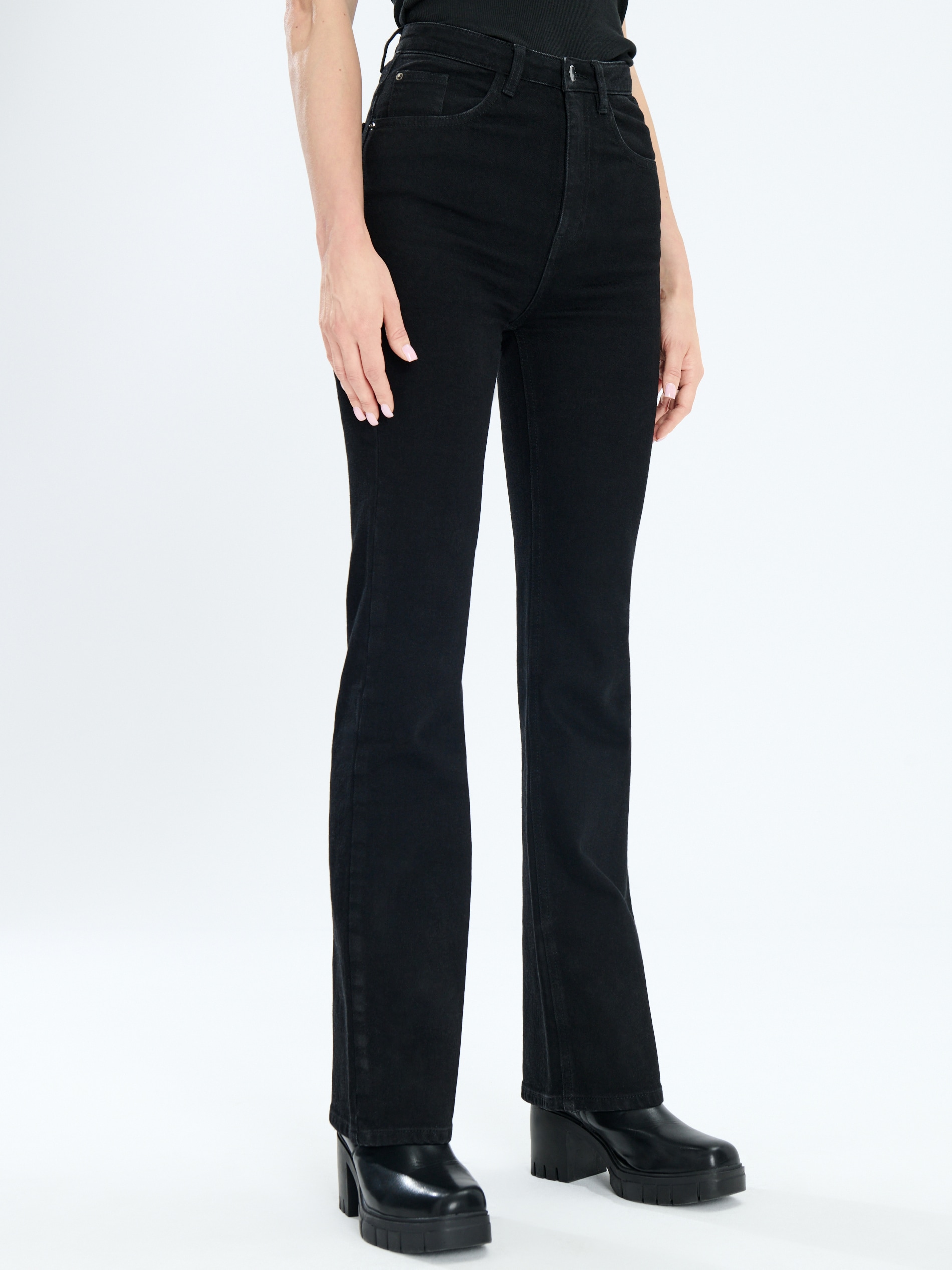 Sinsay - Ψηλόμεσο τζιν παντελόνι flare - μαυρο φωτογραφία