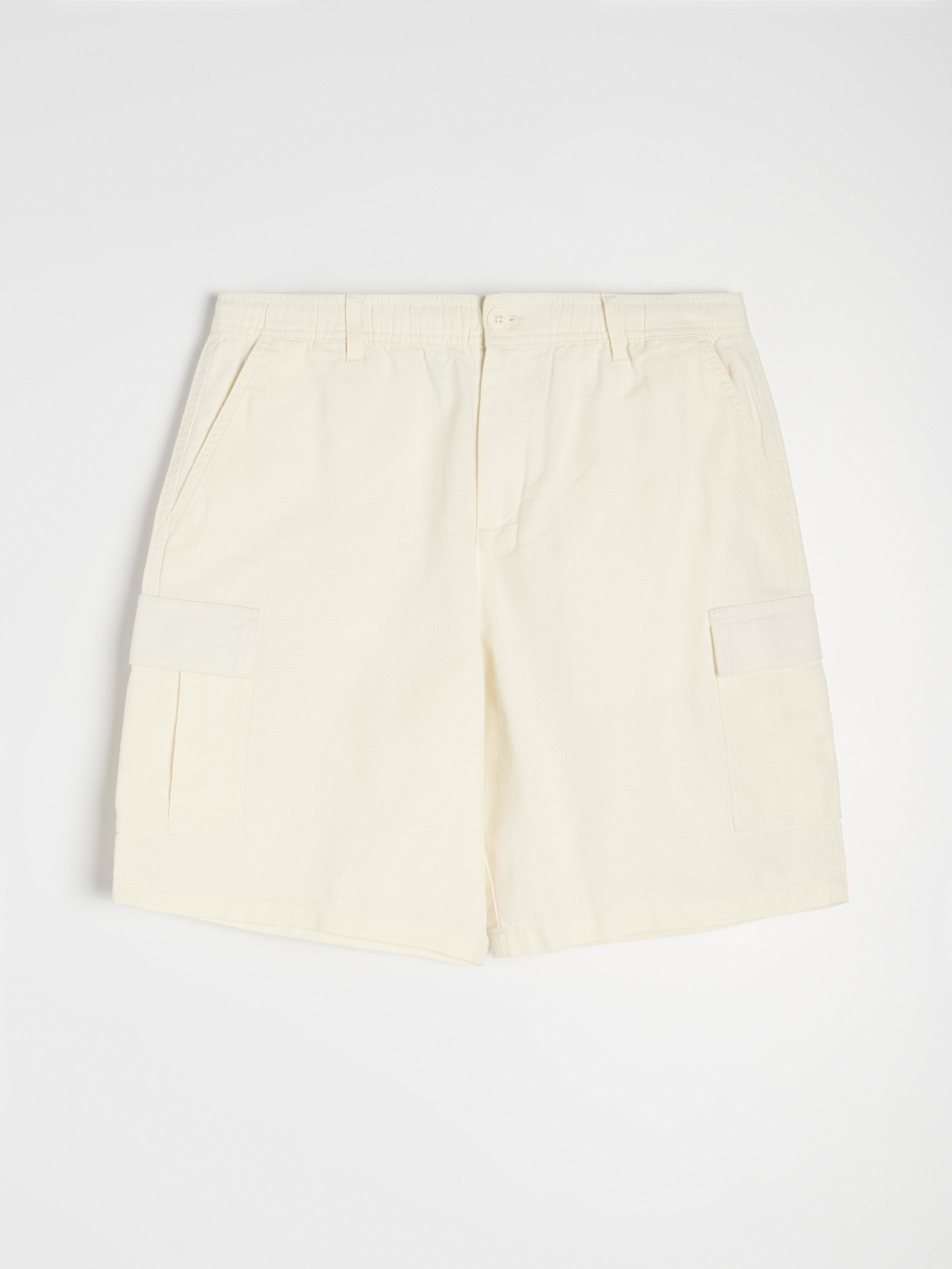 Sinsay - Bawełniane szorty cargo - kremowy