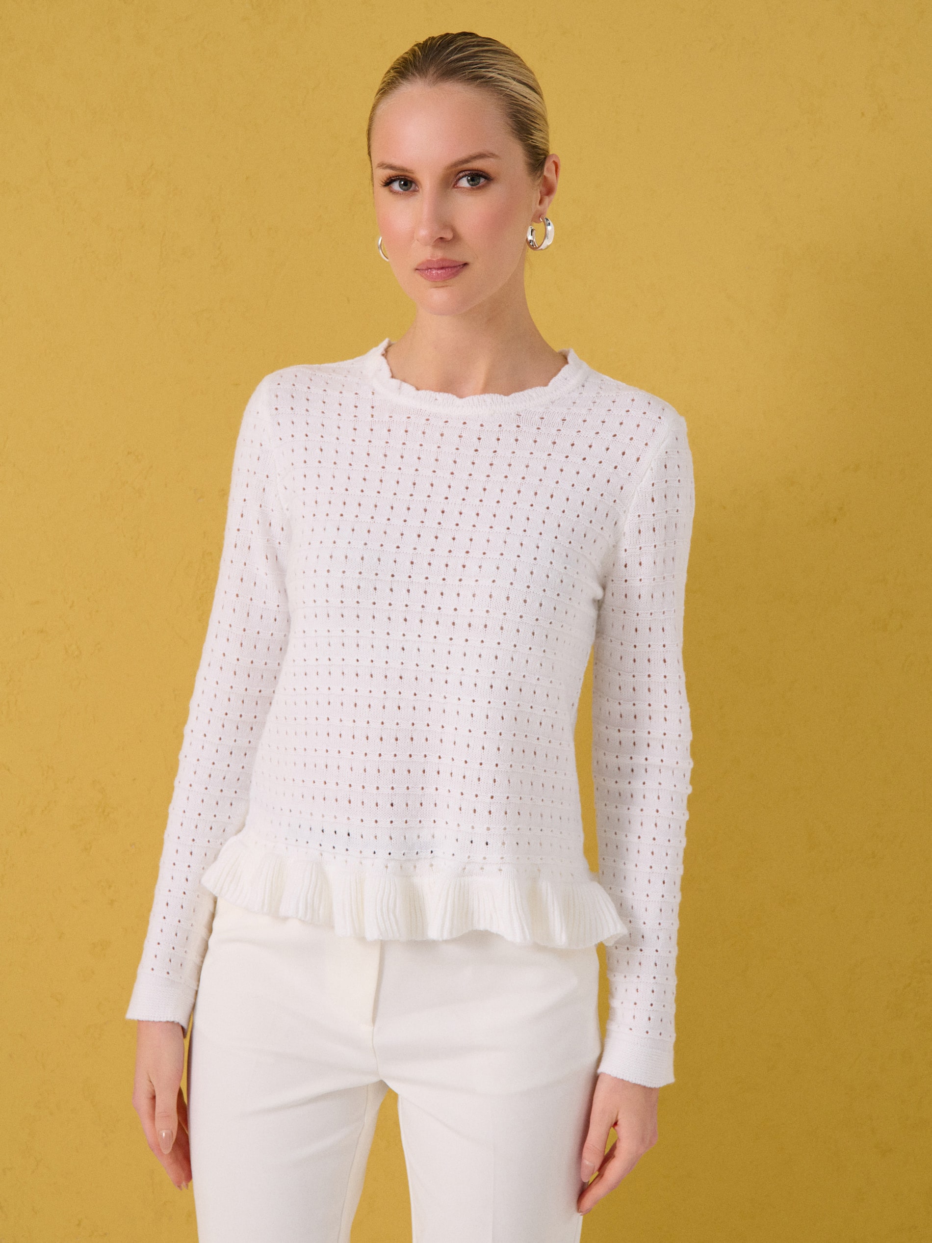 Sinsay - Ażurowy sweter z ozdobną falbanką - kremowy