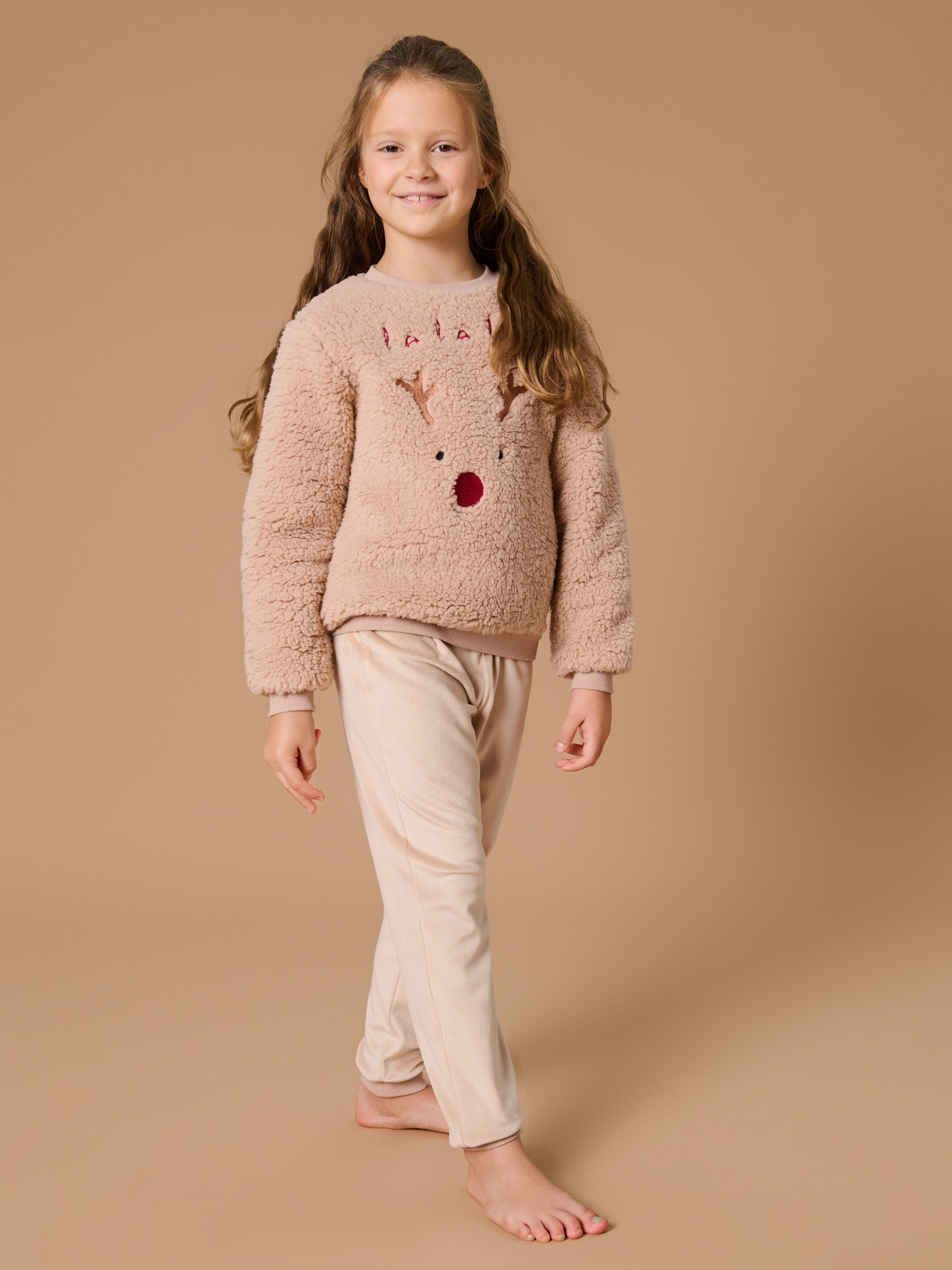 Sinsay - Puszysta świąteczna piżama z reniferem - beżowy