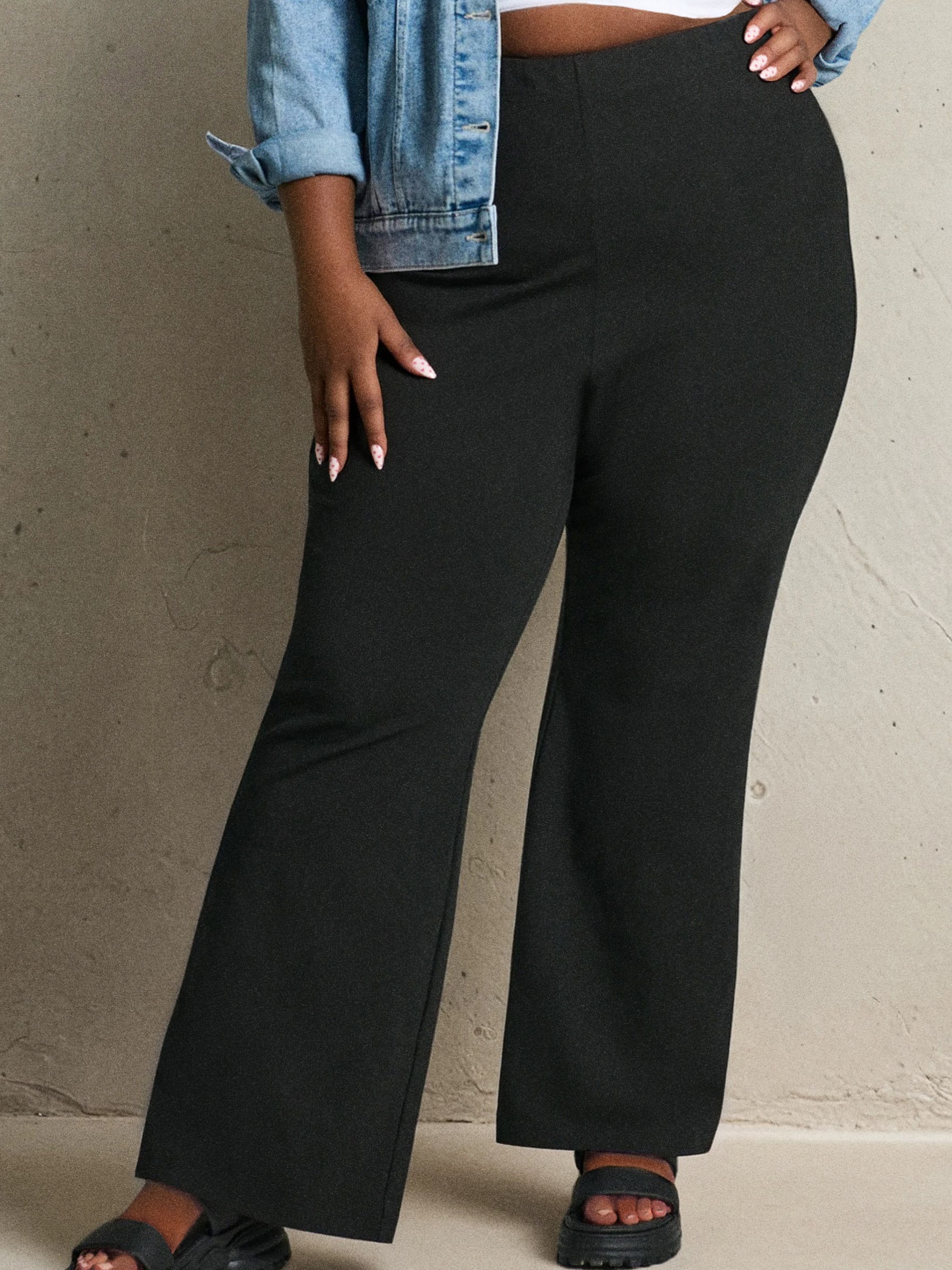 Sinsay - Spodnie dzwony Plus Size - czarny