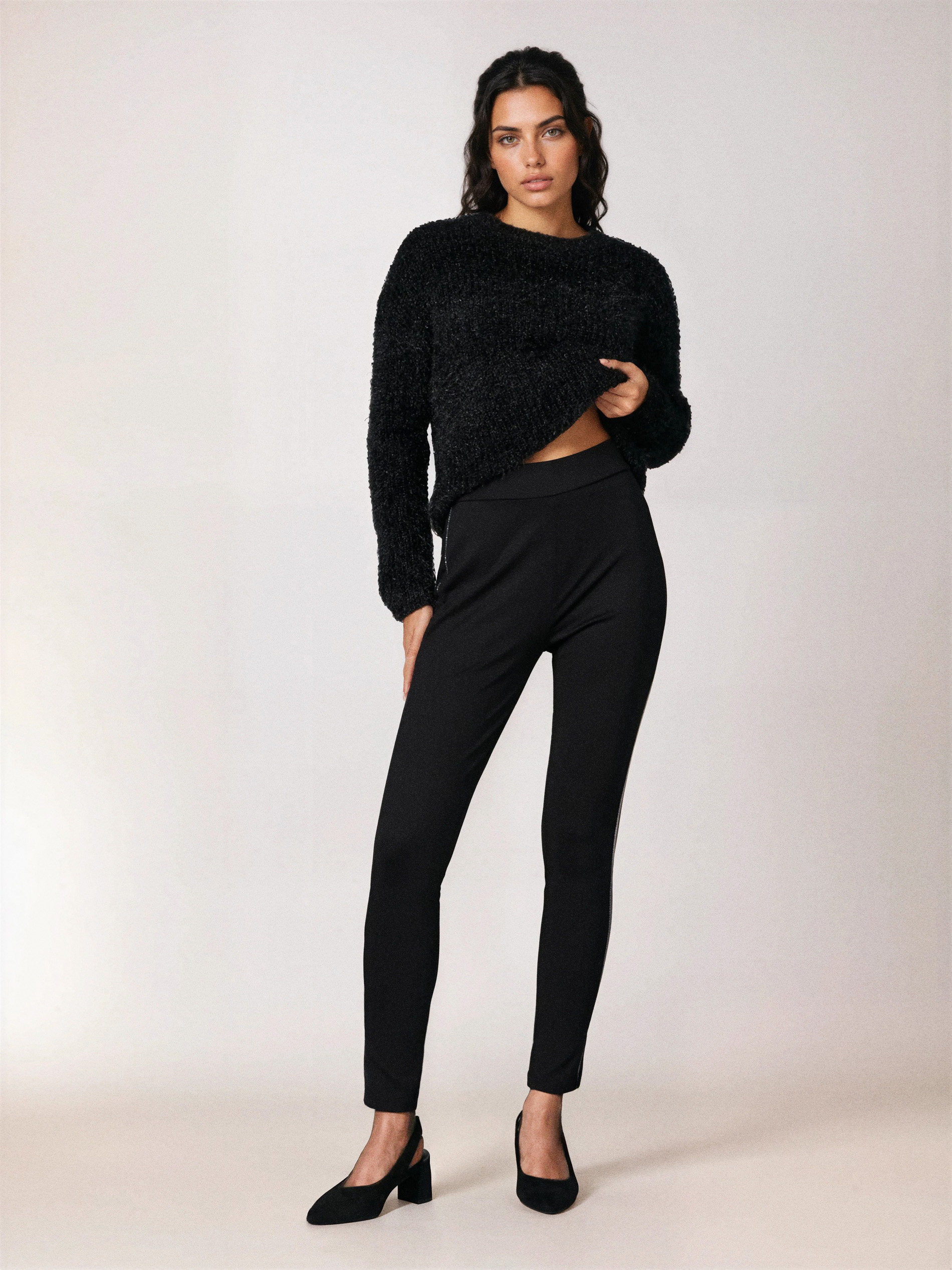 Sinsay - Legginsy z kryształkowym lampasem - czarny