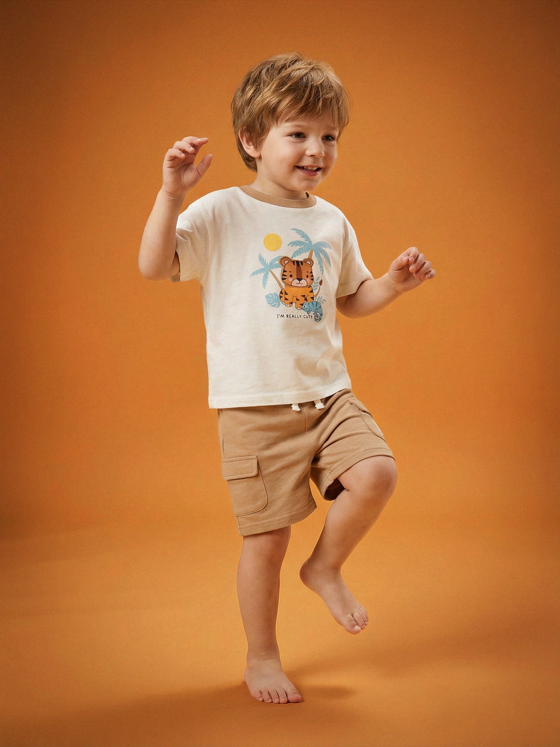 Sinsay - Bawełniany komplet: koszulka i szorty z nadrukiem - kremowy