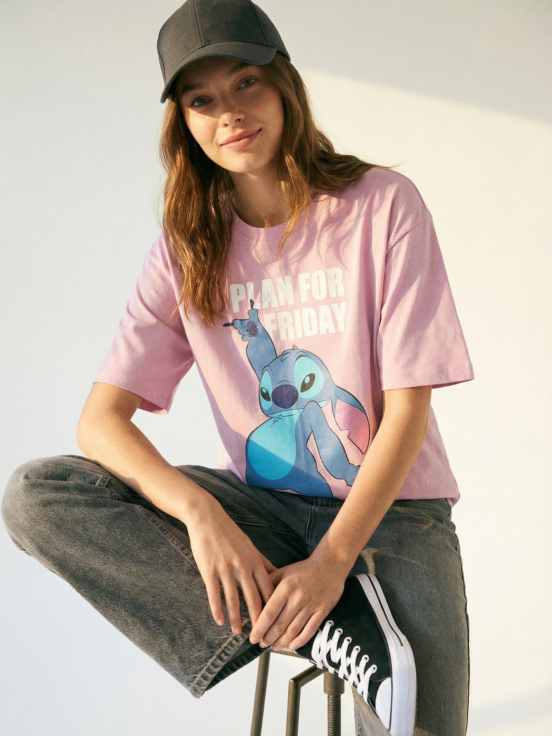 Sinsay - Bawełniana koszulka z nadrukiem Lilo & Stitch - fioletowy