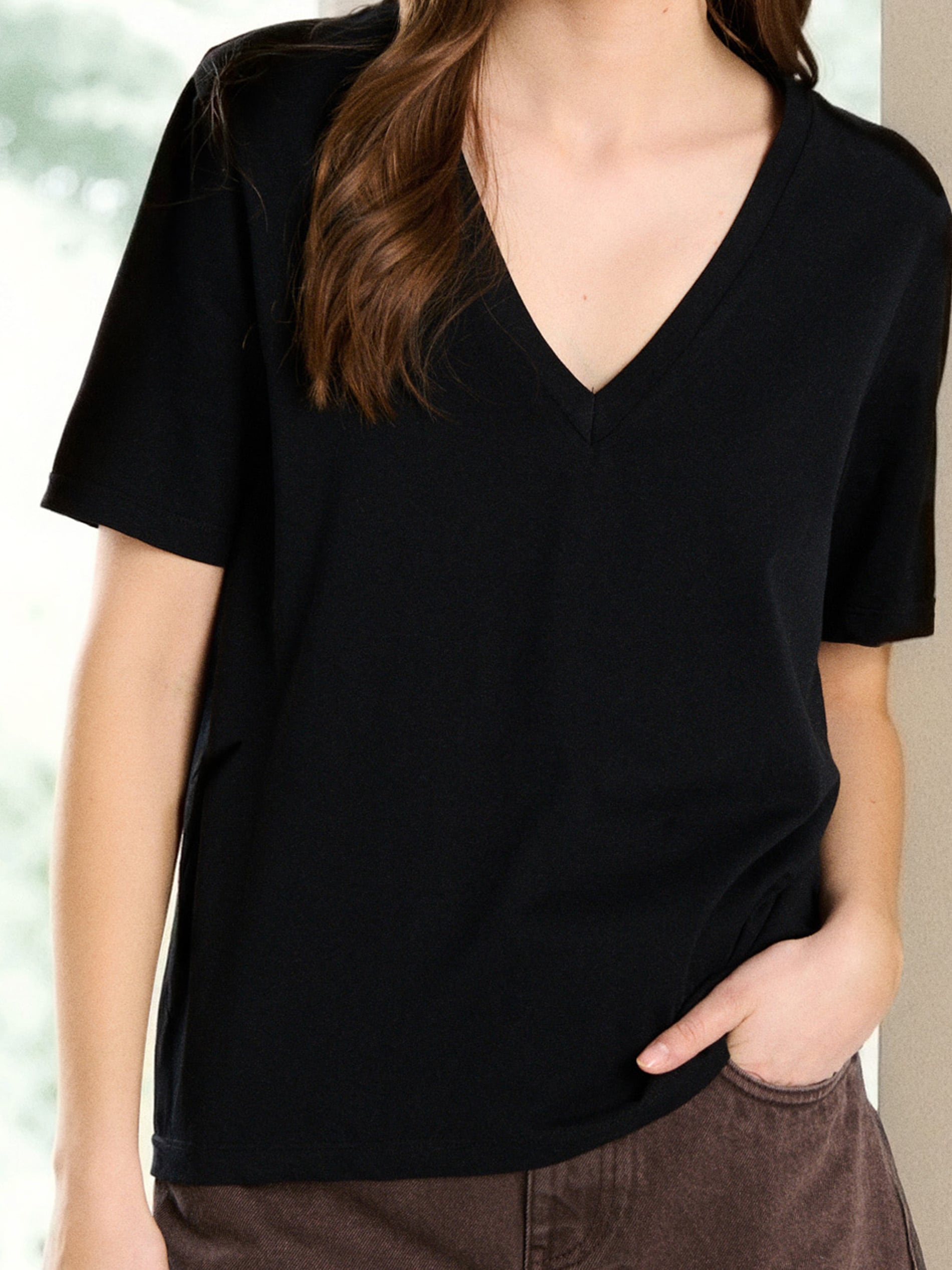 Sinsay - Bawełniana koszulka z dekoltem V - czarny