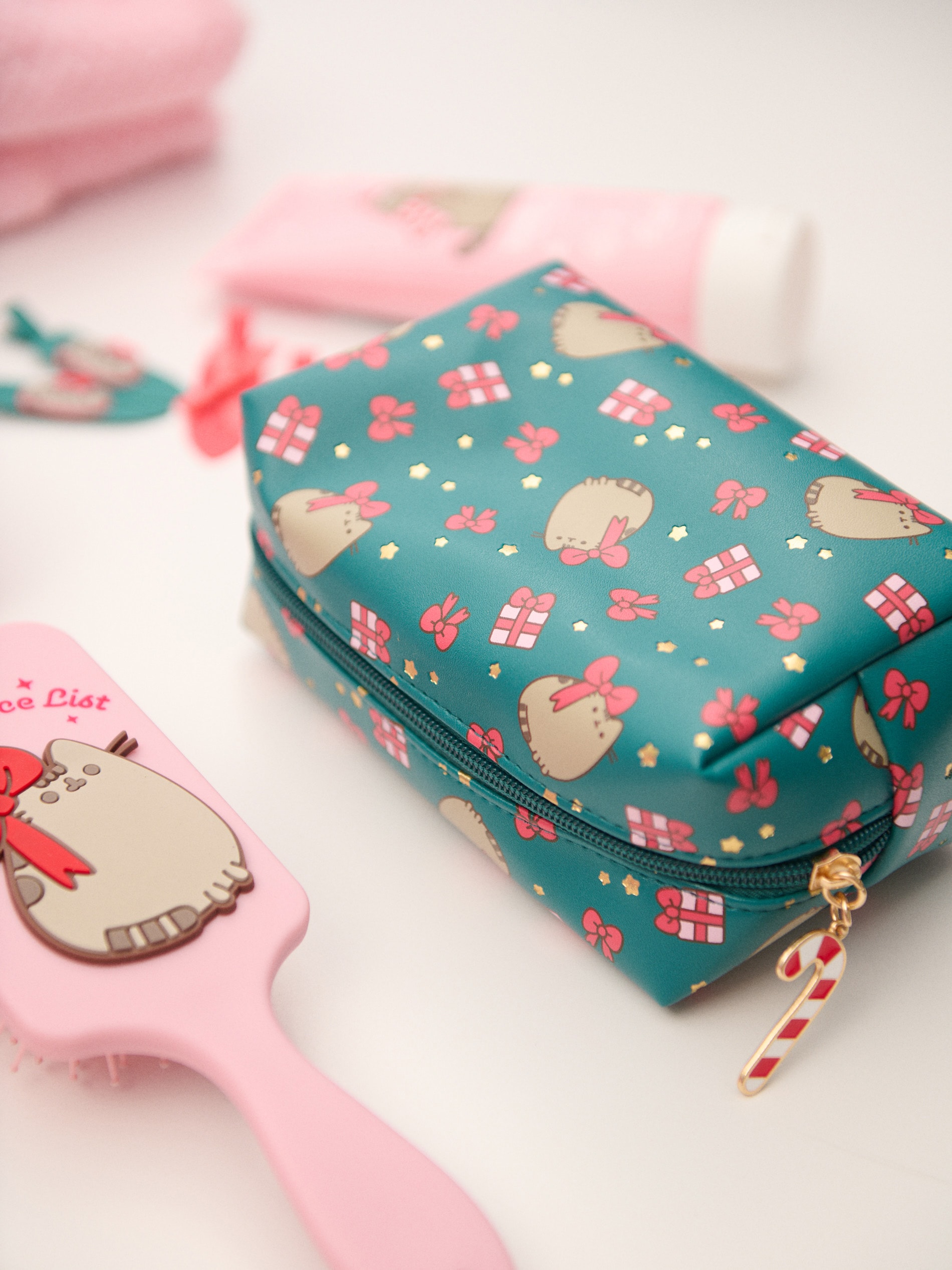 Sinsay - Σακούλα πλυσίματος Pusheen Pusheen the Cat - πρασινο φωτογραφία