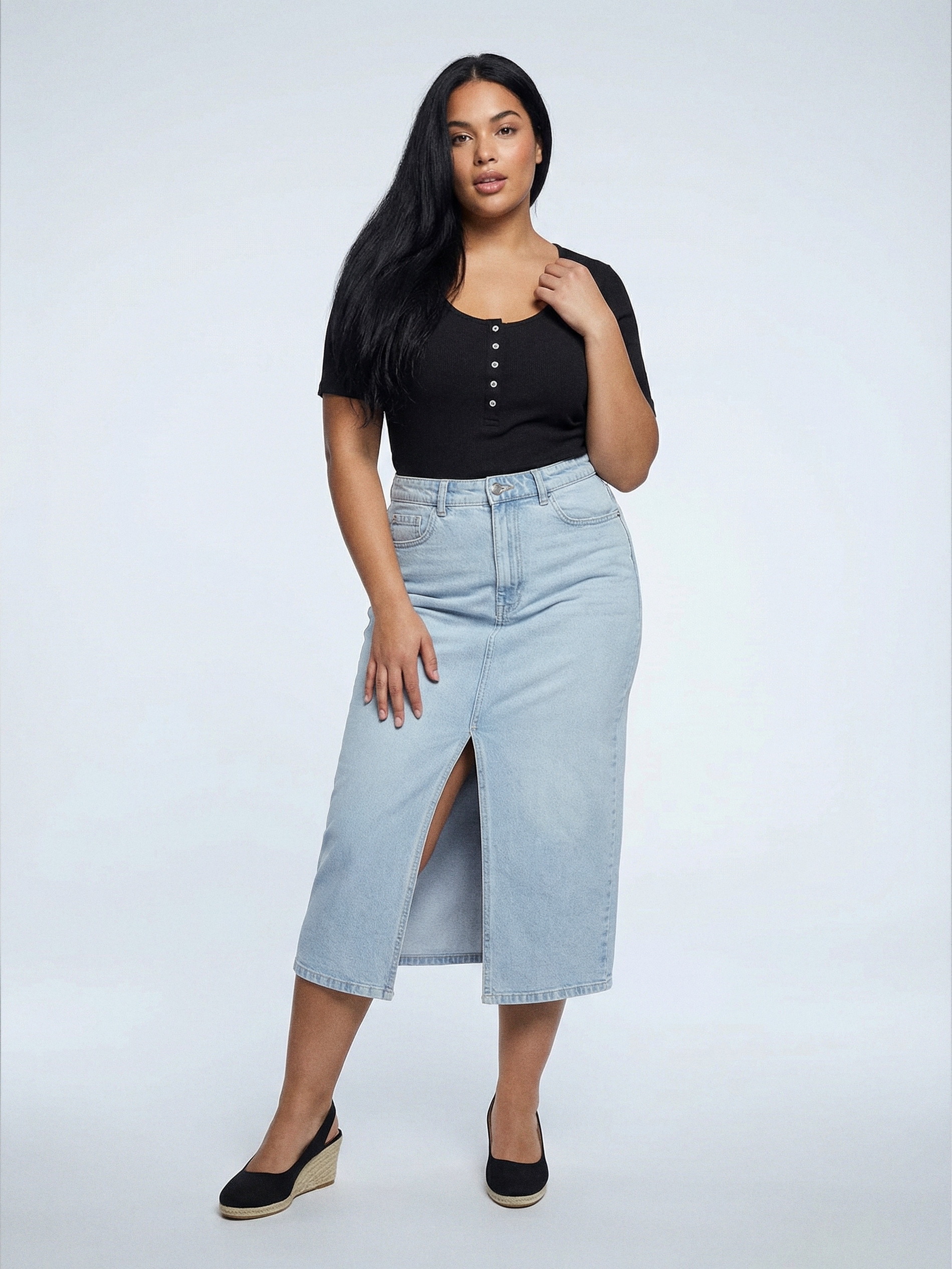 Sinsay - Jeansowa spódnica midi z rozcięciem Plus size - niebieski