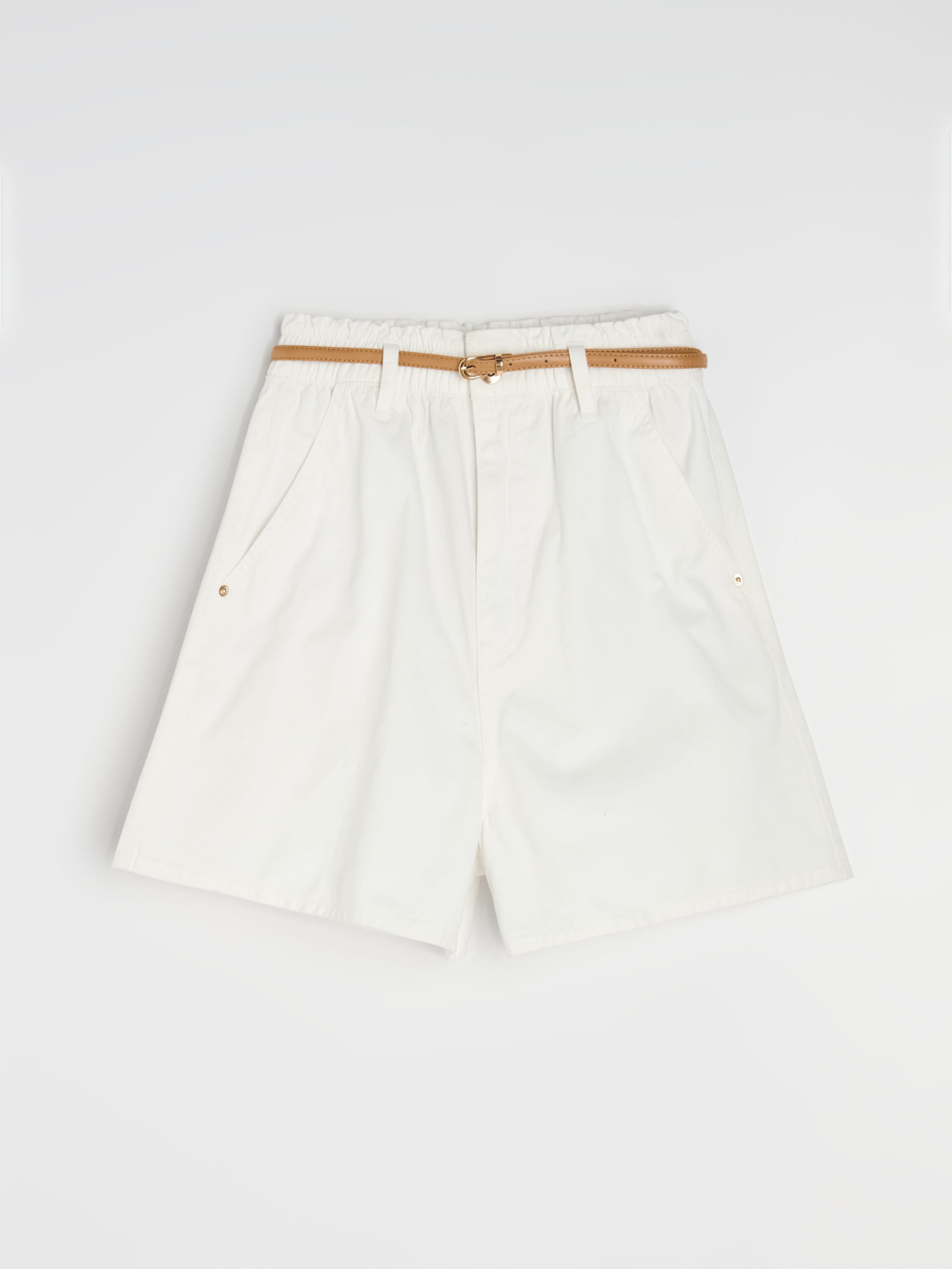 Sinsay - Szorty jeansowe paperbag z paskiem - kremowy