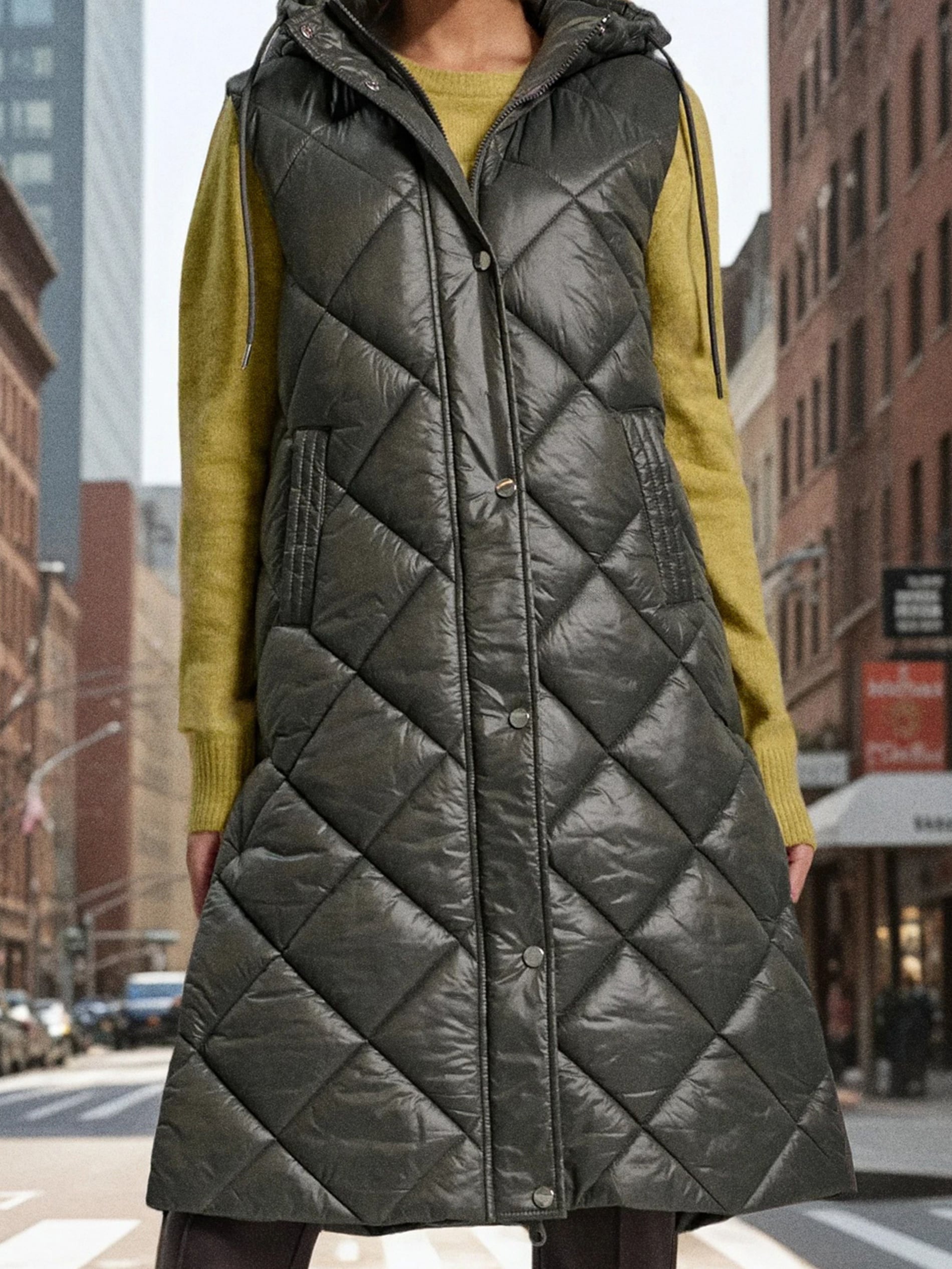 Sinsay - Długa pikowana kamizelka z kapturem - zielony