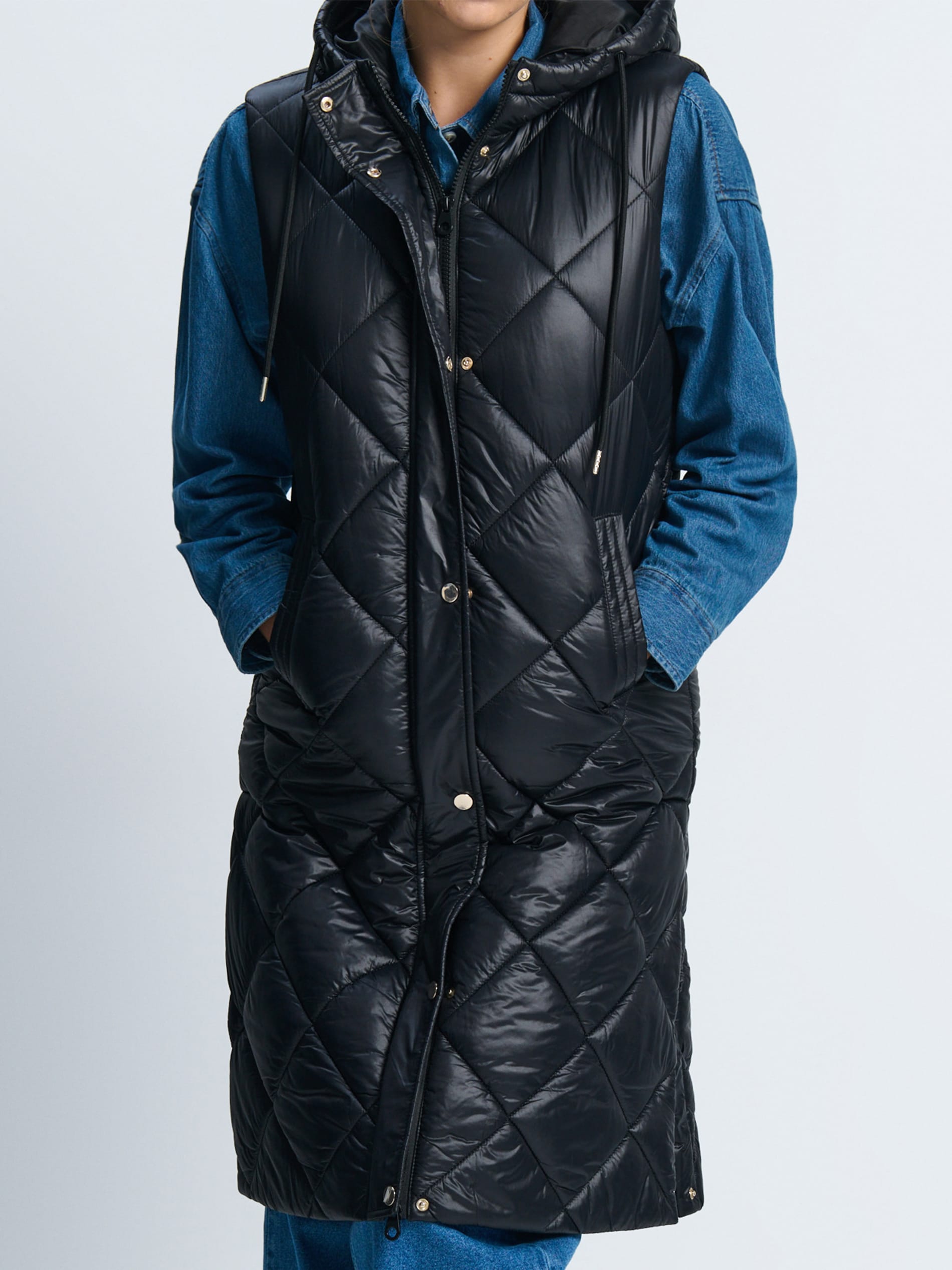 Sinsay - Długa pikowana kamizelka z kapturem - czarny