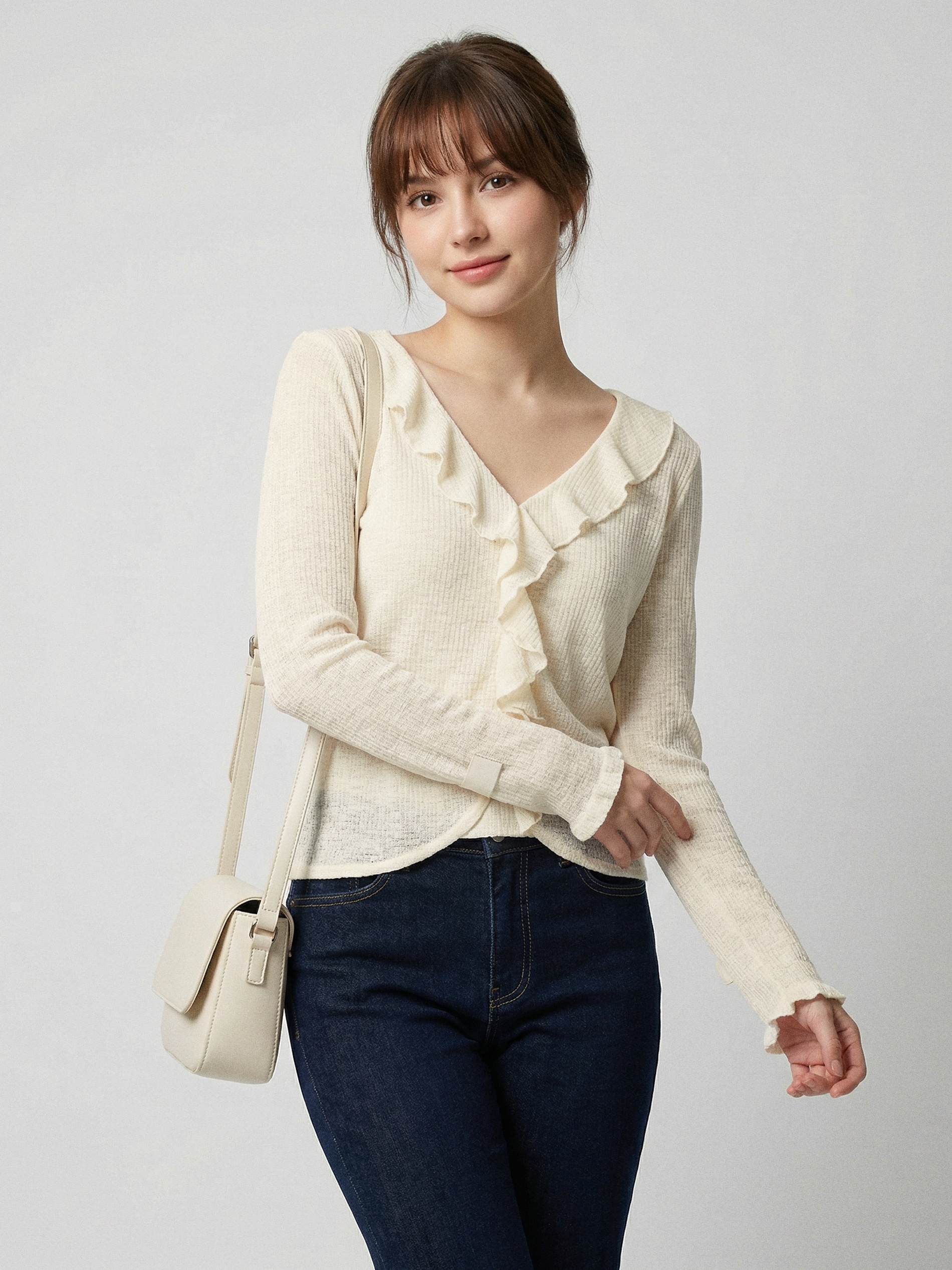 Sinsay - Bluzka z długim rękawem i ozdobną falbaną - kremowy