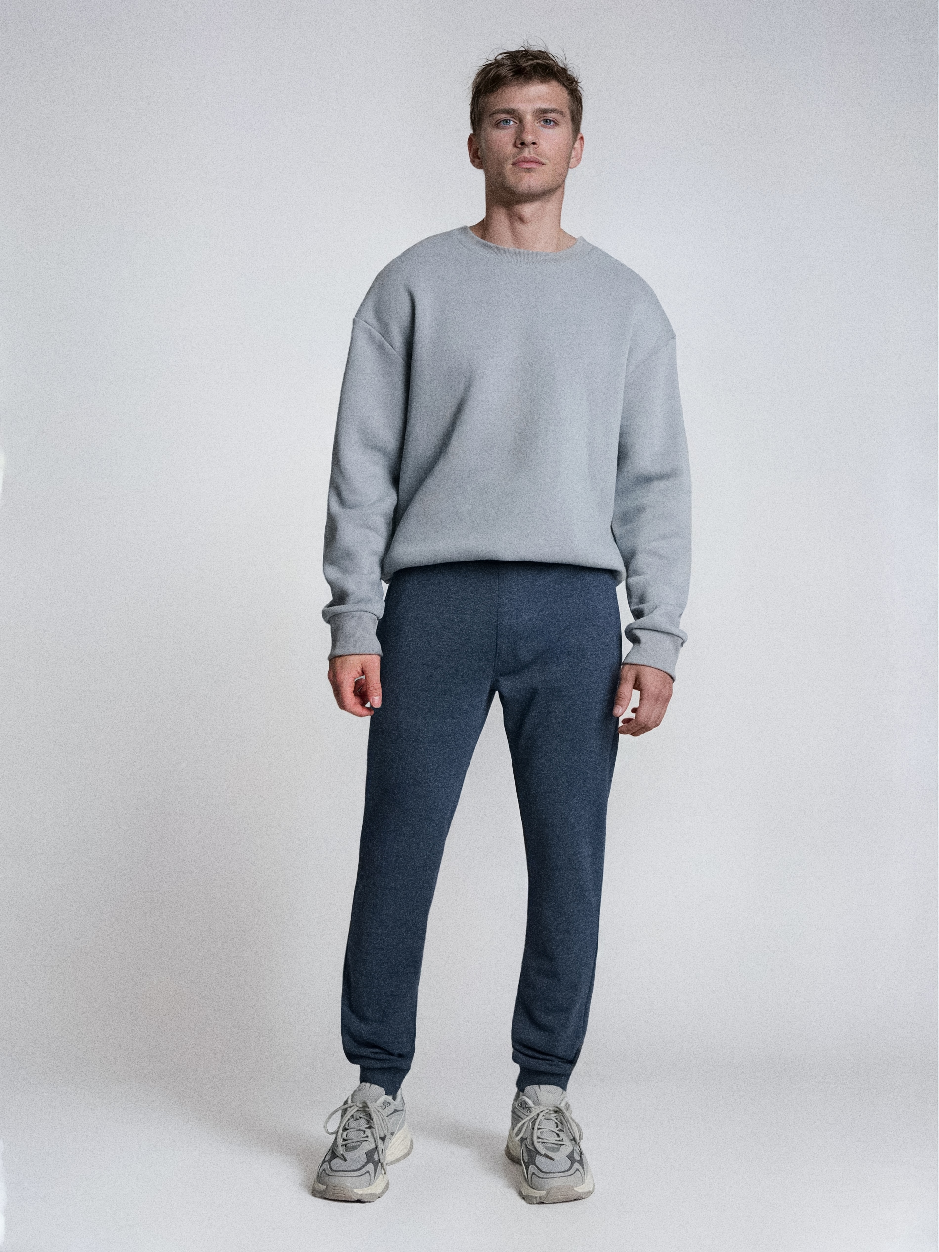 Sinsay - Spodnie jogger slim fit - granatowy