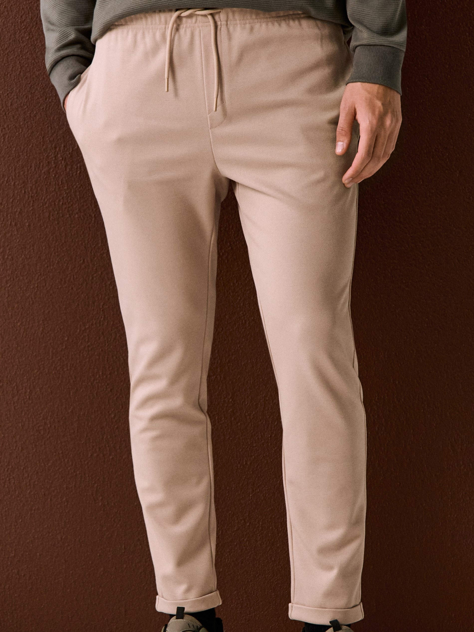 Sinsay - Spodnie dresowe jogger z domieszką wiskozy - beżowy