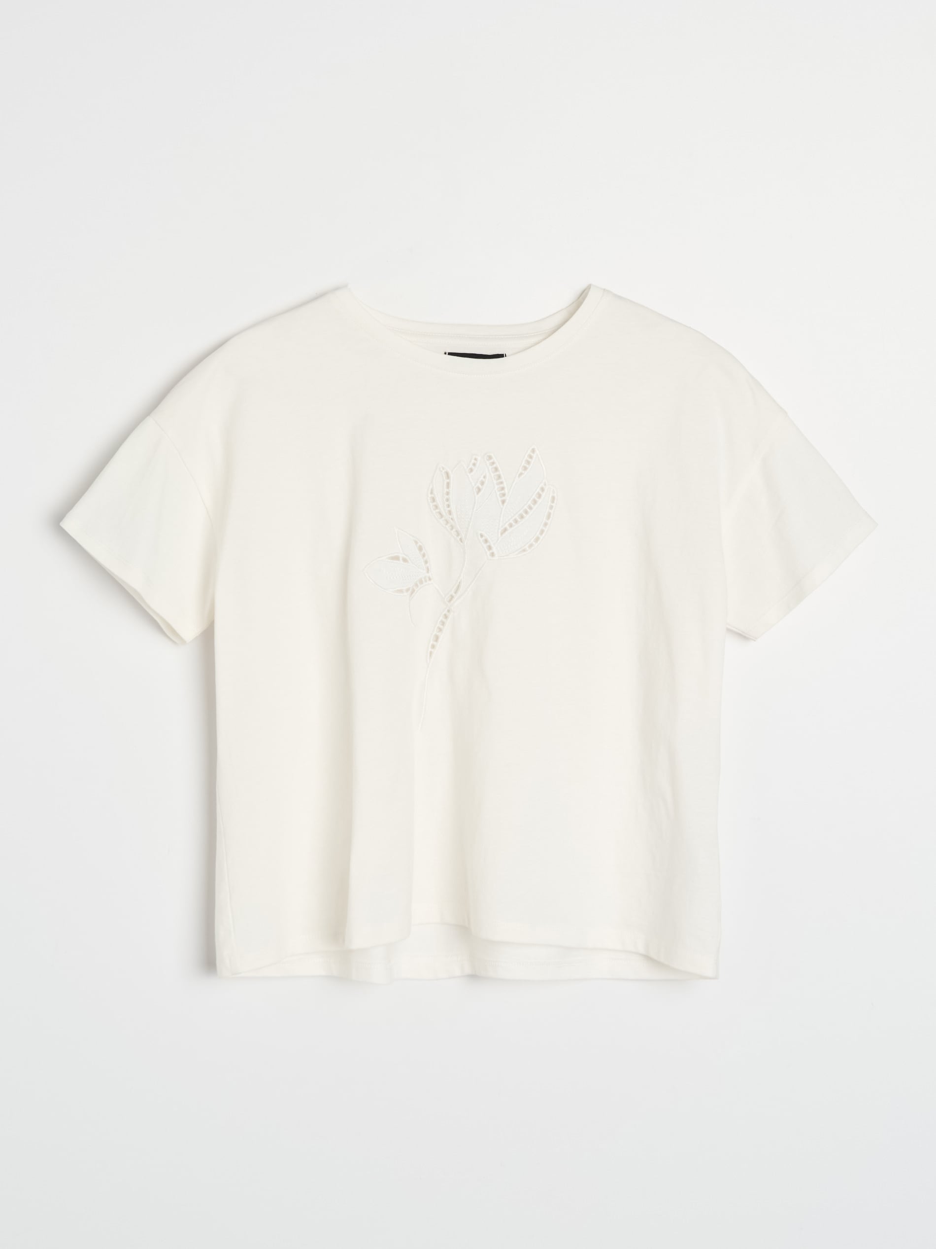 Sinsay - Bawełniana koszulka z kwiatowym haftem - kremowy