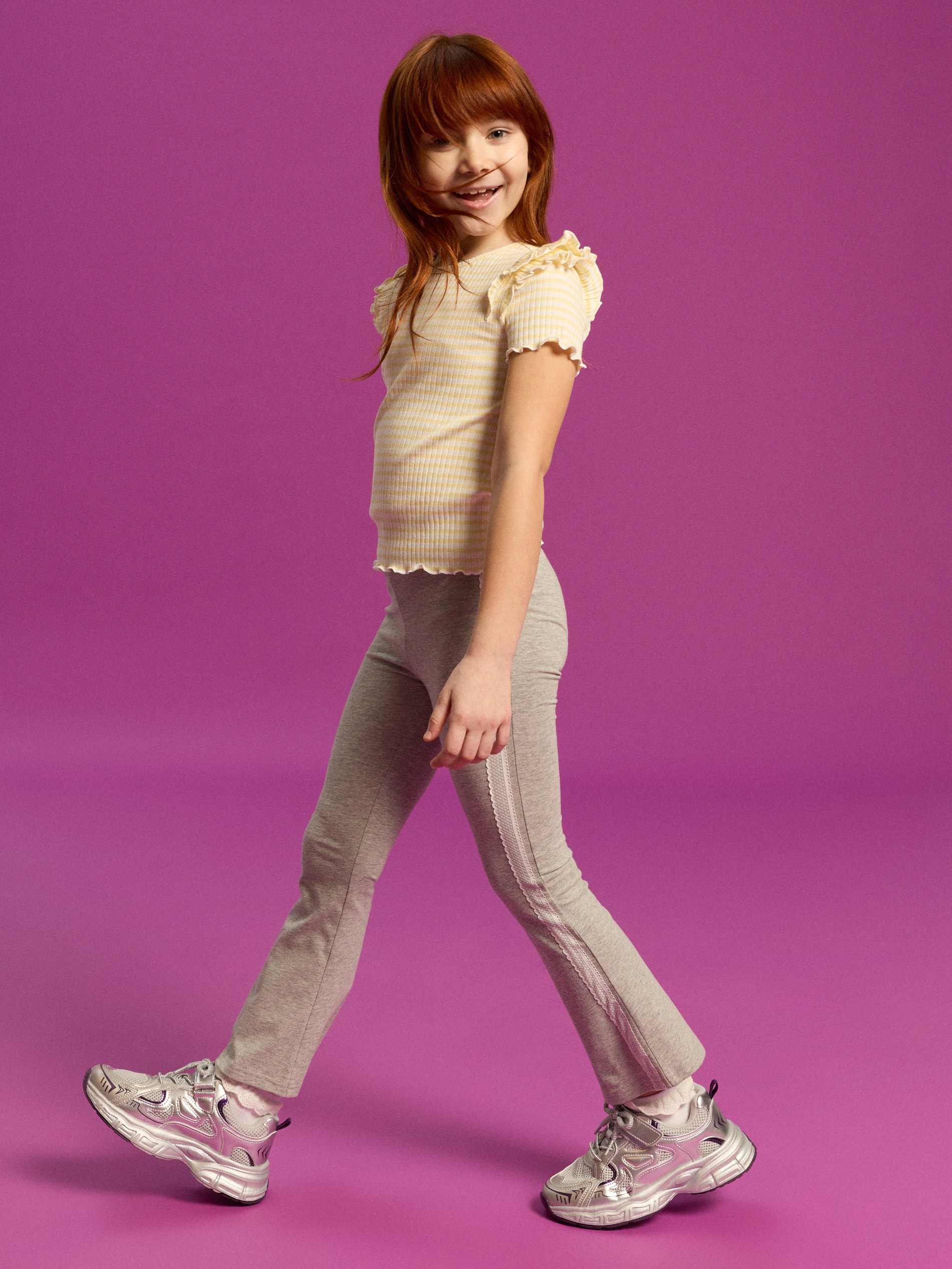 Sinsay - Spodnie flare z ozdobną koronką - szary