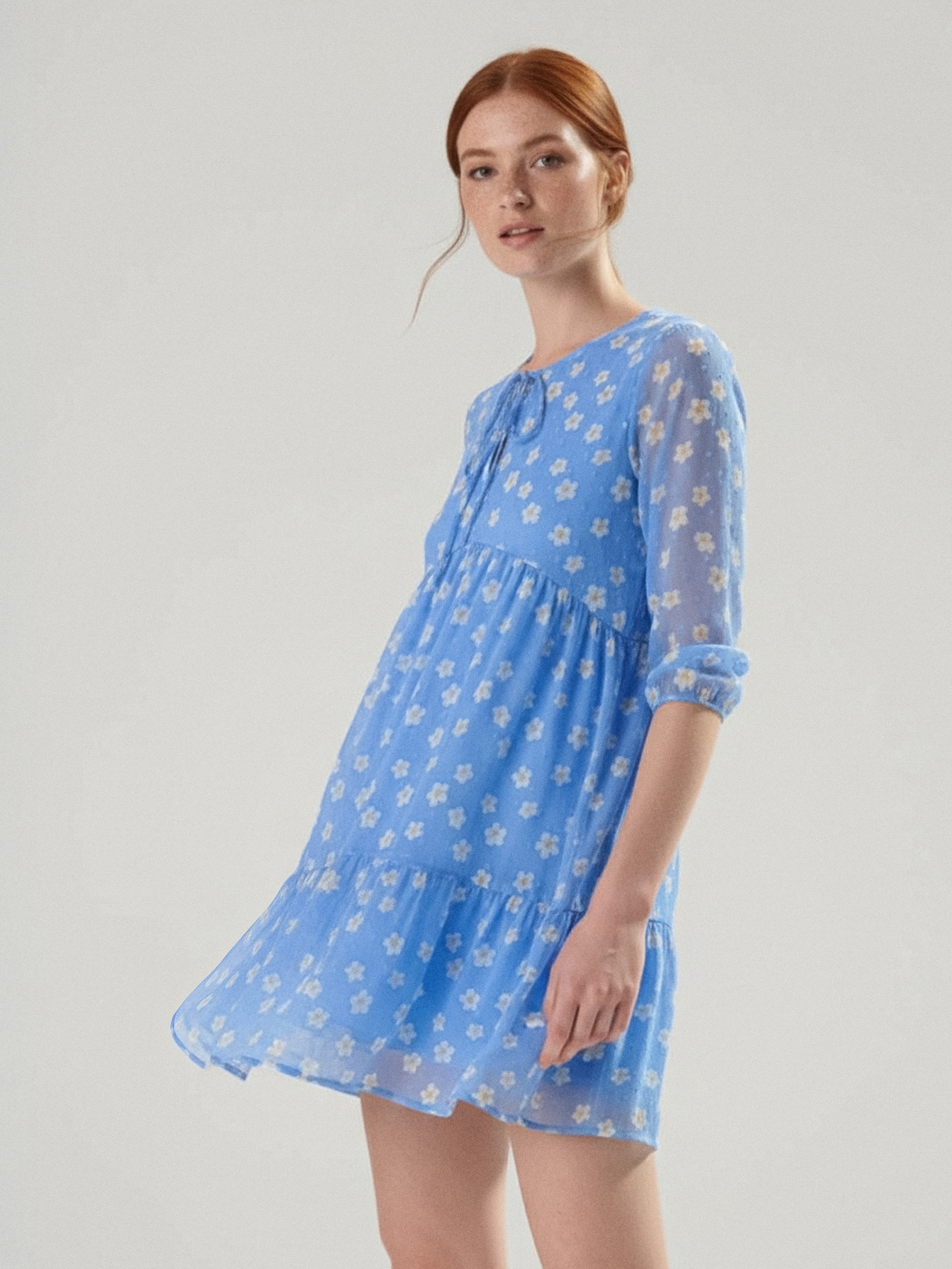 Sinsay - Sukienka mini w kwiaty - błękitny