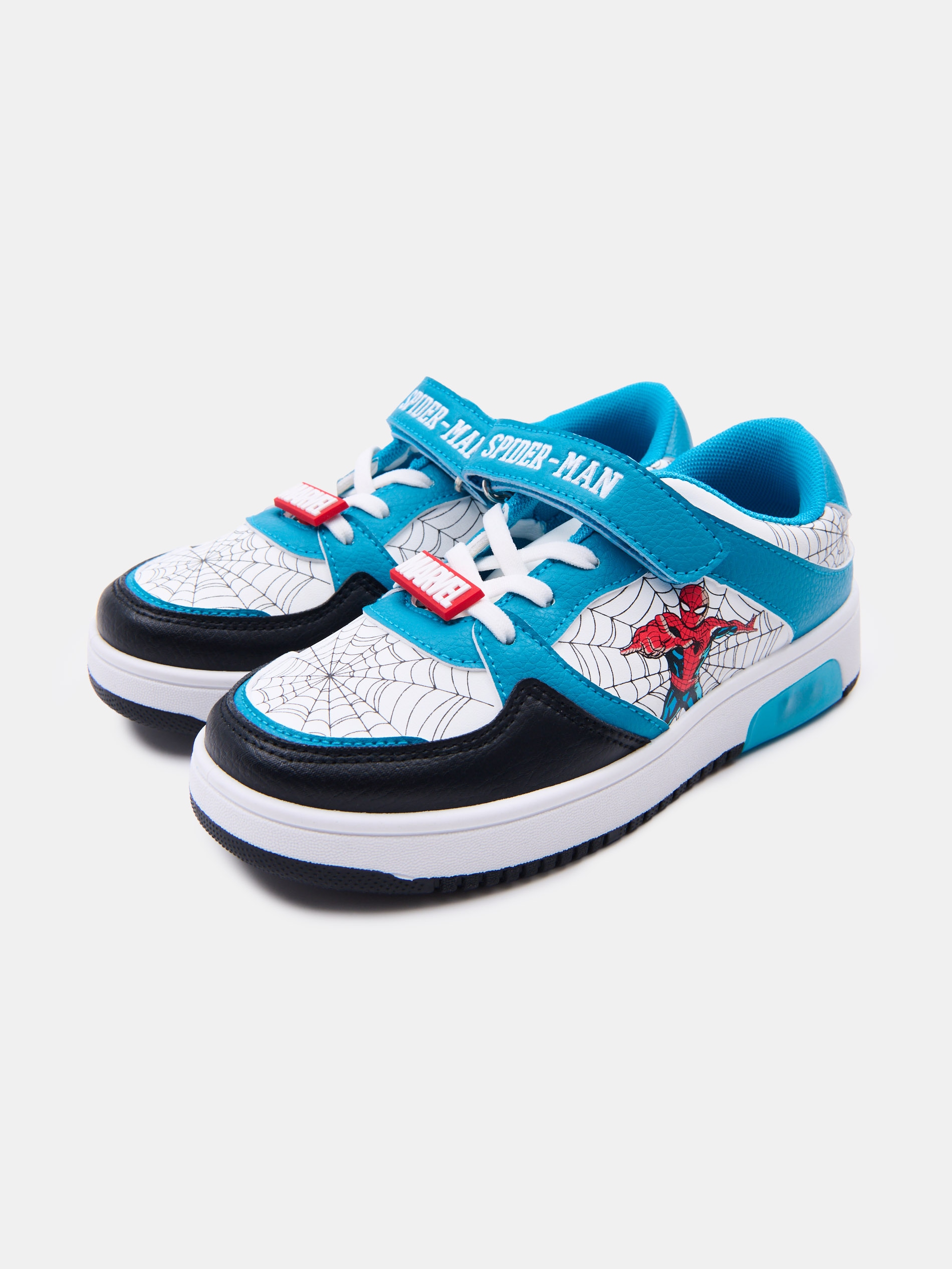 Sneakersy z podświetlaną podeszwą LED i elementami 3D Spider-Man