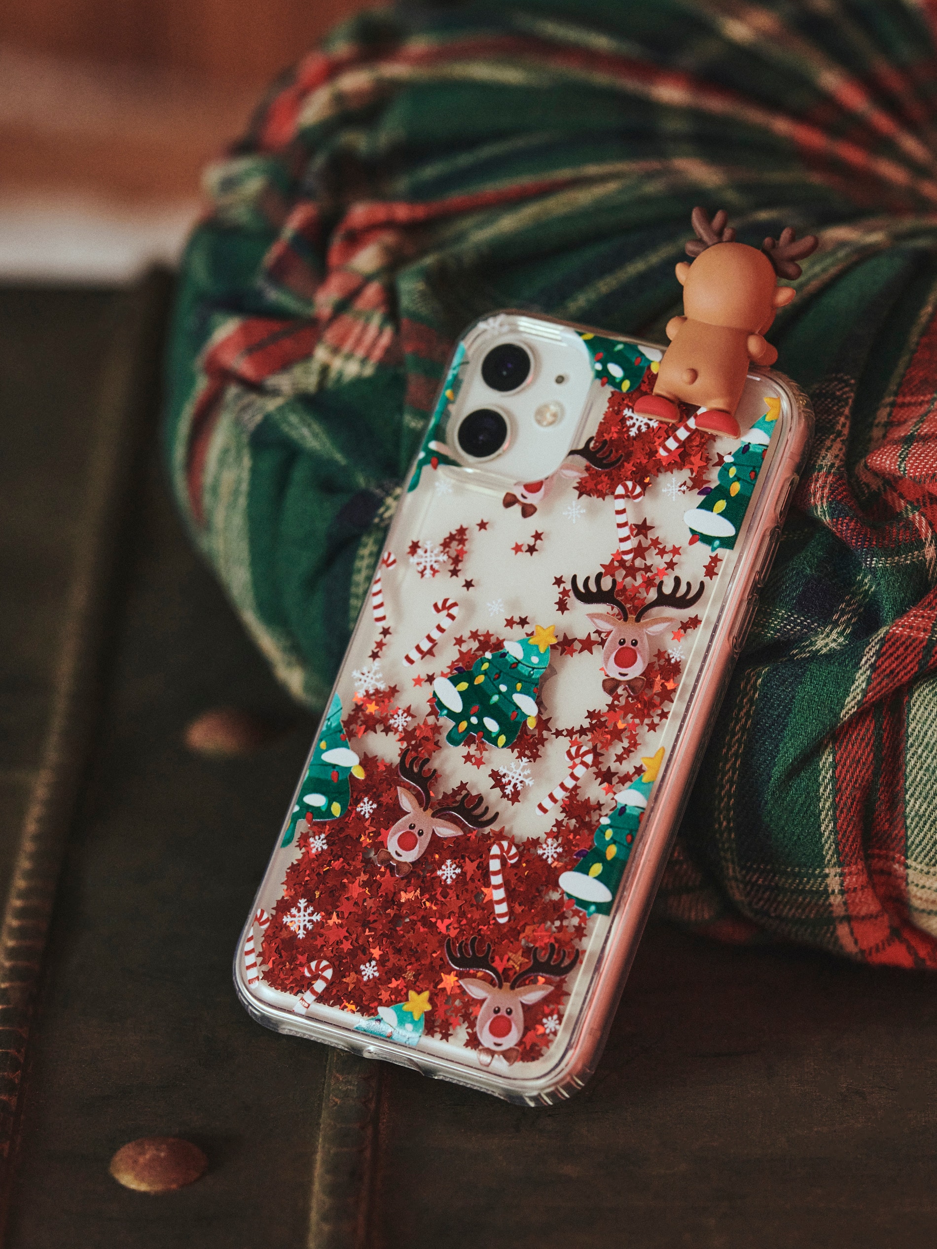 Sinsay - Χριστουγεννιάτικη θήκη για iPhone 11/XR με μοτίβο τάρανδου - πολυχρωμο φωτογραφία