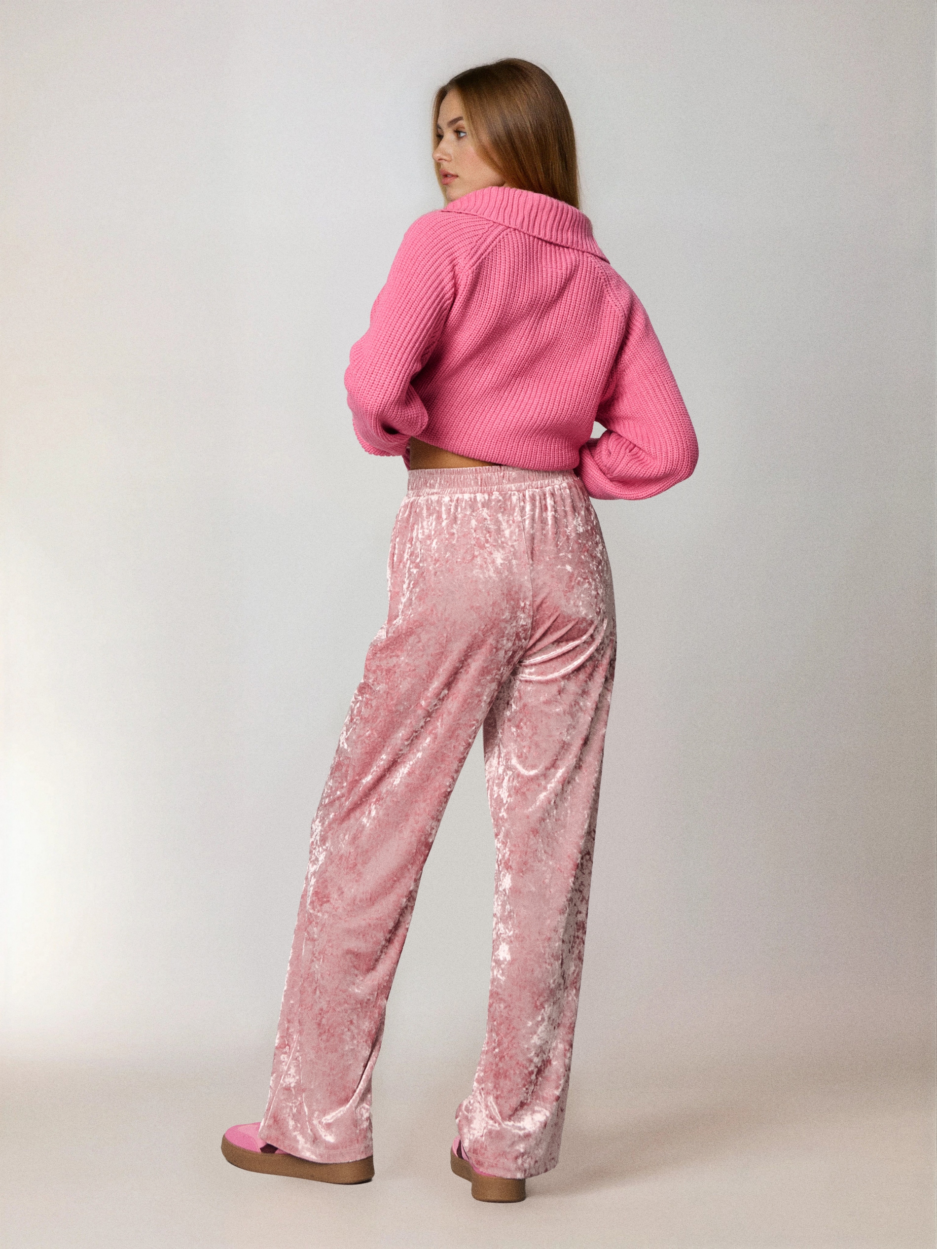 Sinsay - Παντελόνι wide leg από τσαλακωμένο βελούδο - θαμπο ροζ φωτογραφία