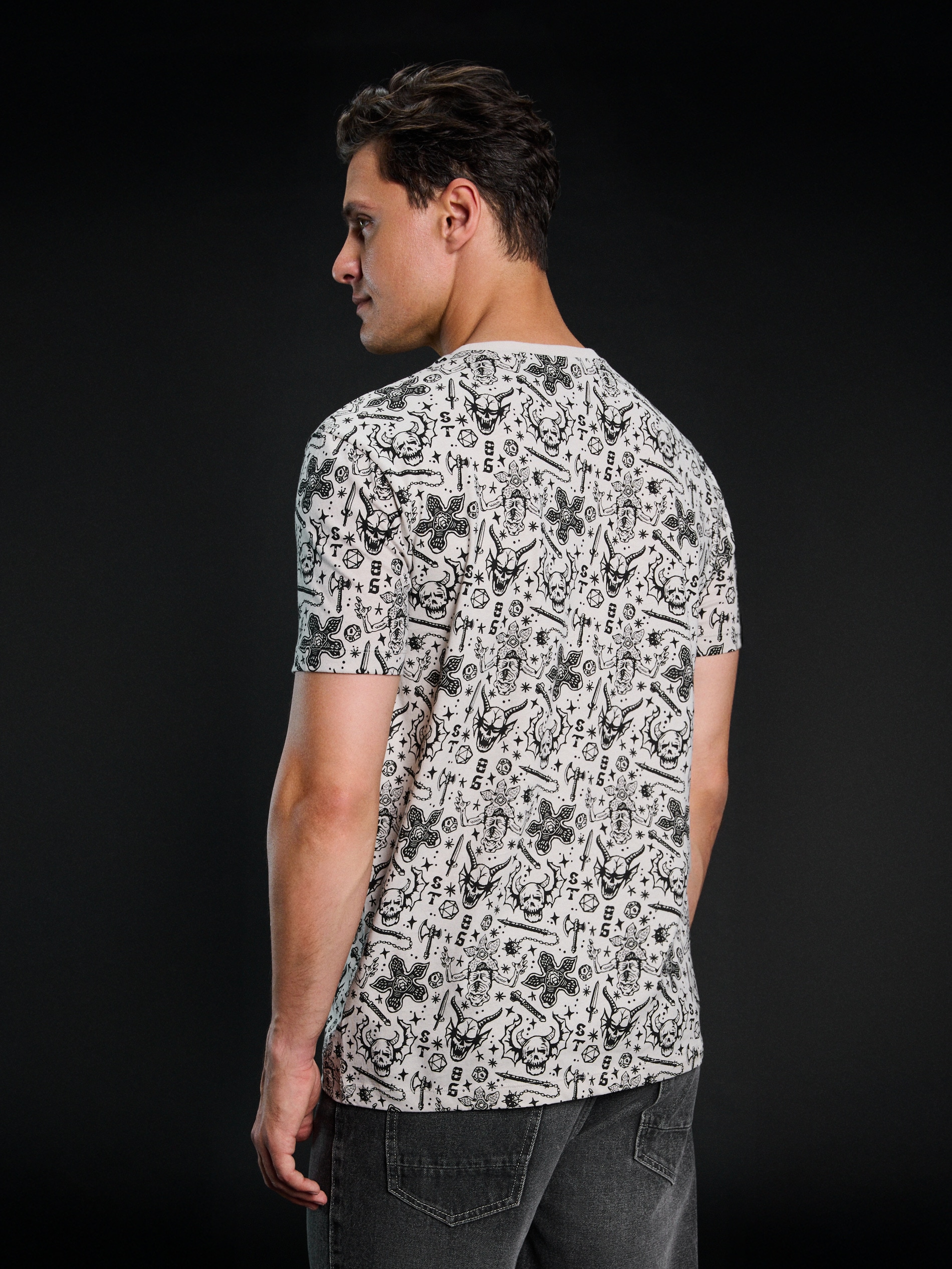 Sinsay - Μπλουζάκι με κοντό μανίκι Stranger Things - κρεμ φωτογραφία