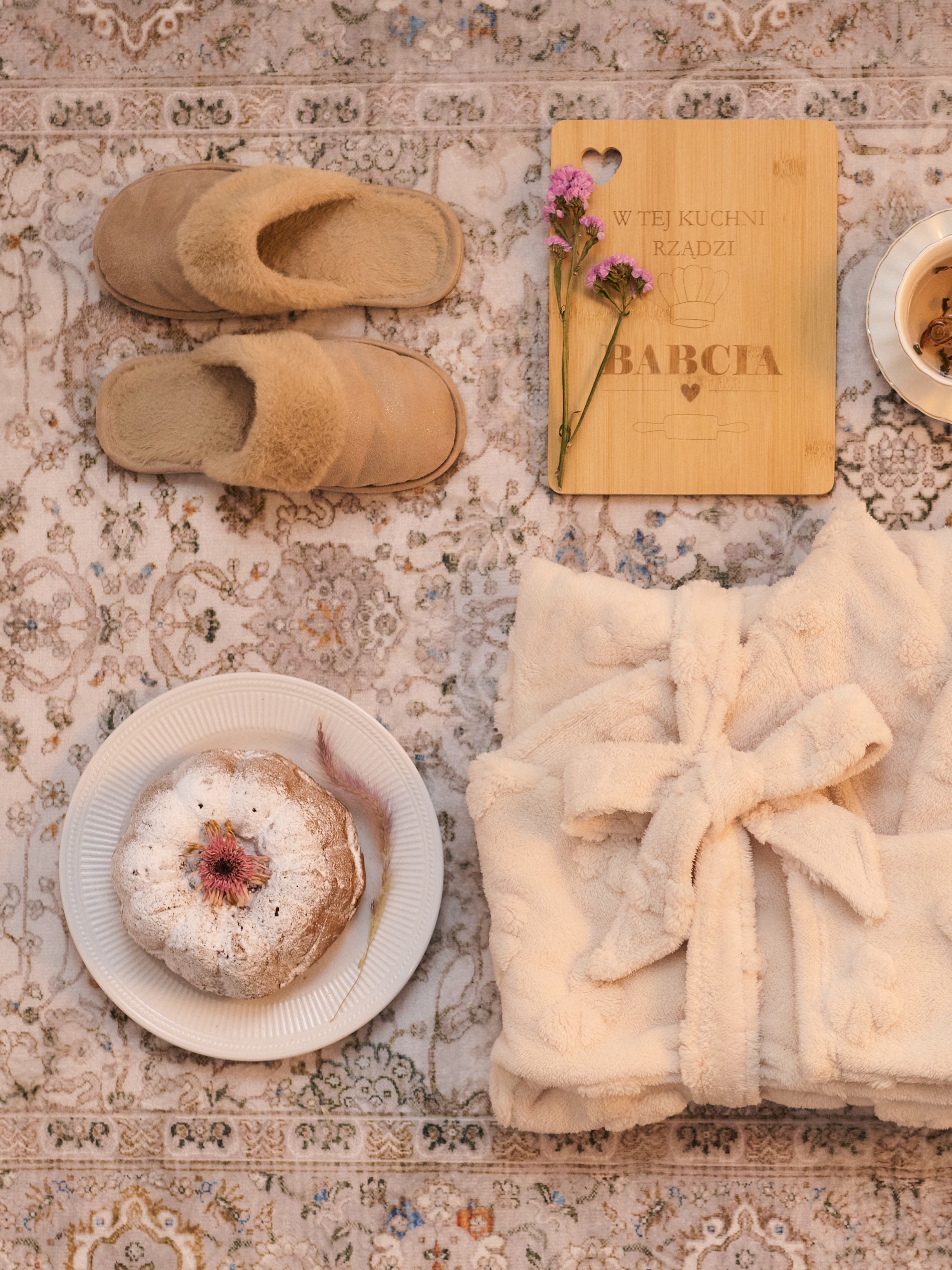 Sinsay - Παντόφλες με τεχνητό γούνινο - μπεζ φωτογραφία