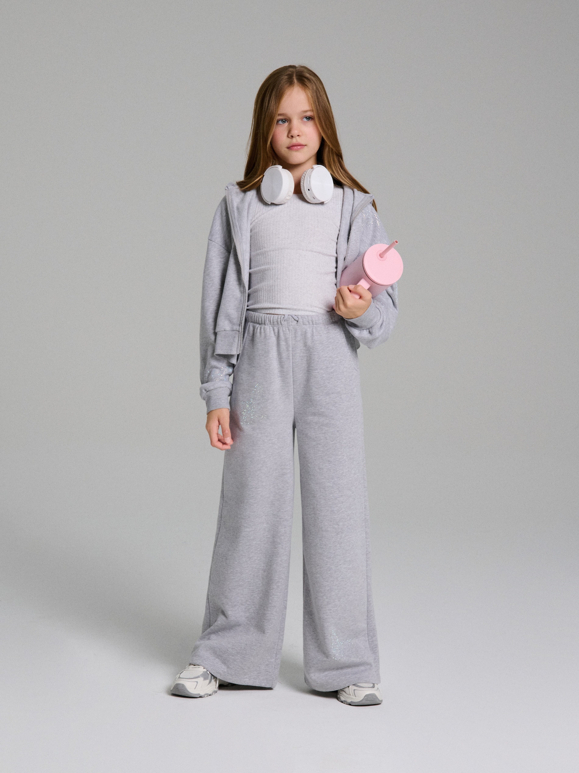 Sinsay - Spodnie dresowe wide leg z ozdobnymi dżetami - szary