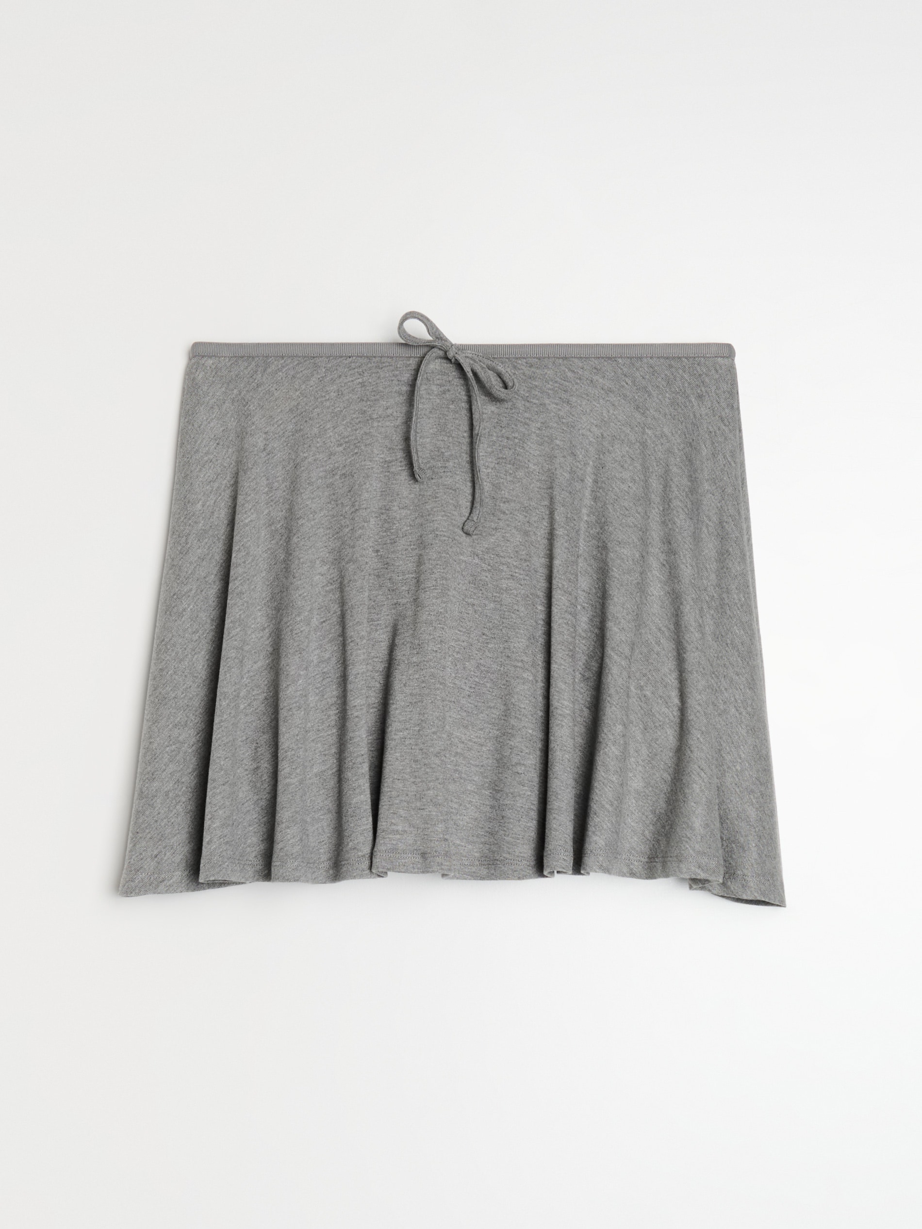 Sinsay - Wiskozowa spódnica mini z dekoracyjną kokardką - szary