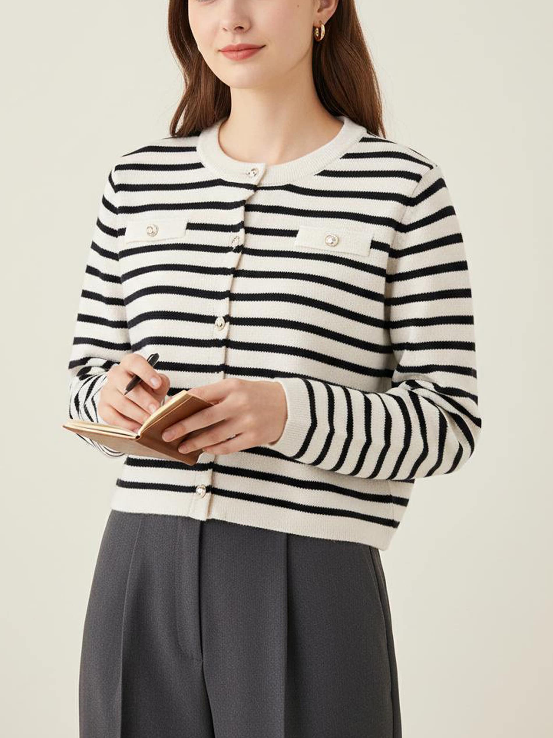 Sinsay - Akrylowy kardigan z kieszeniami piersiowymi - czarny