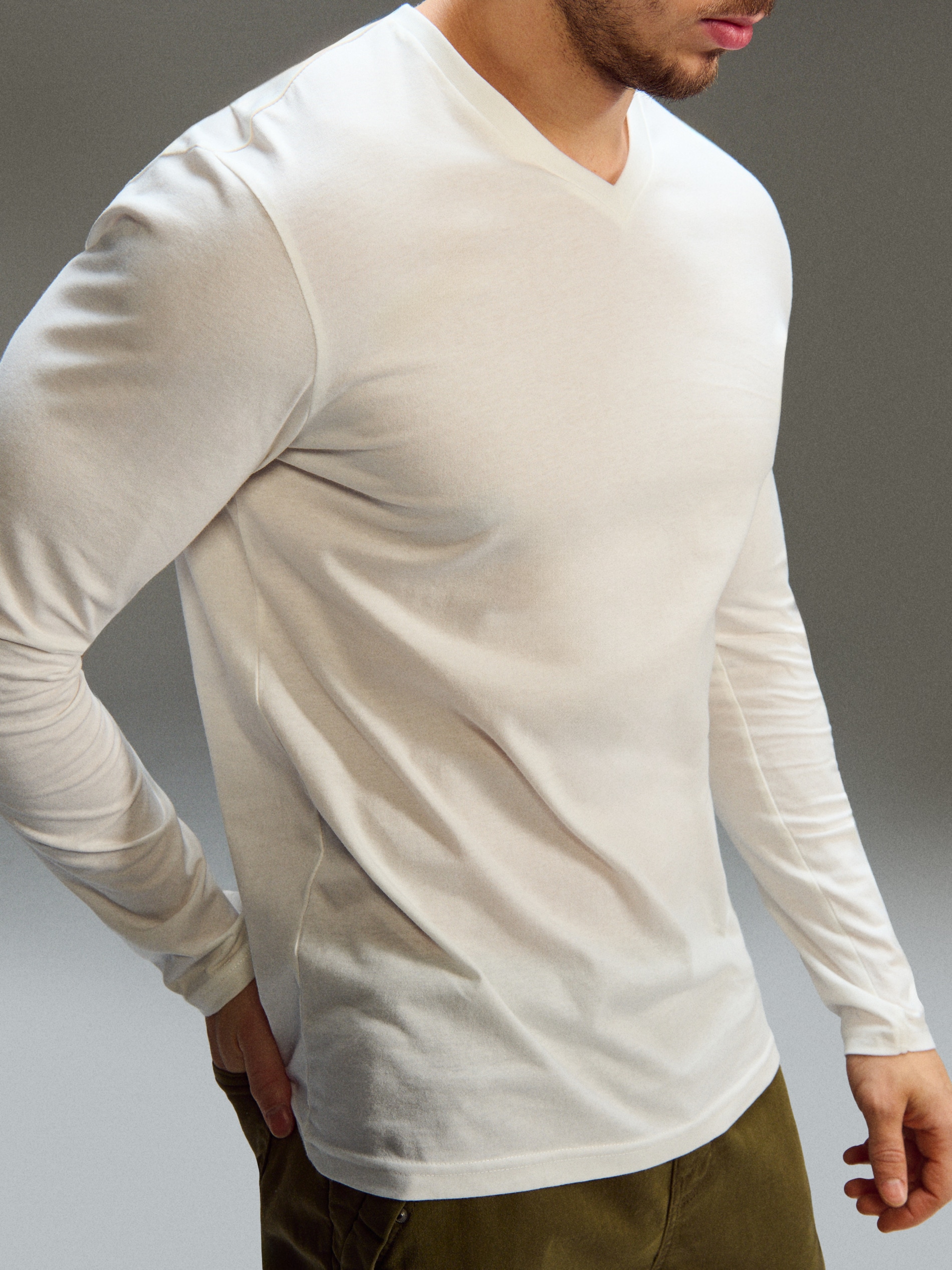 Sinsay - Bawełniana koszulka z długim rękawem i dekoltem V - kremowy