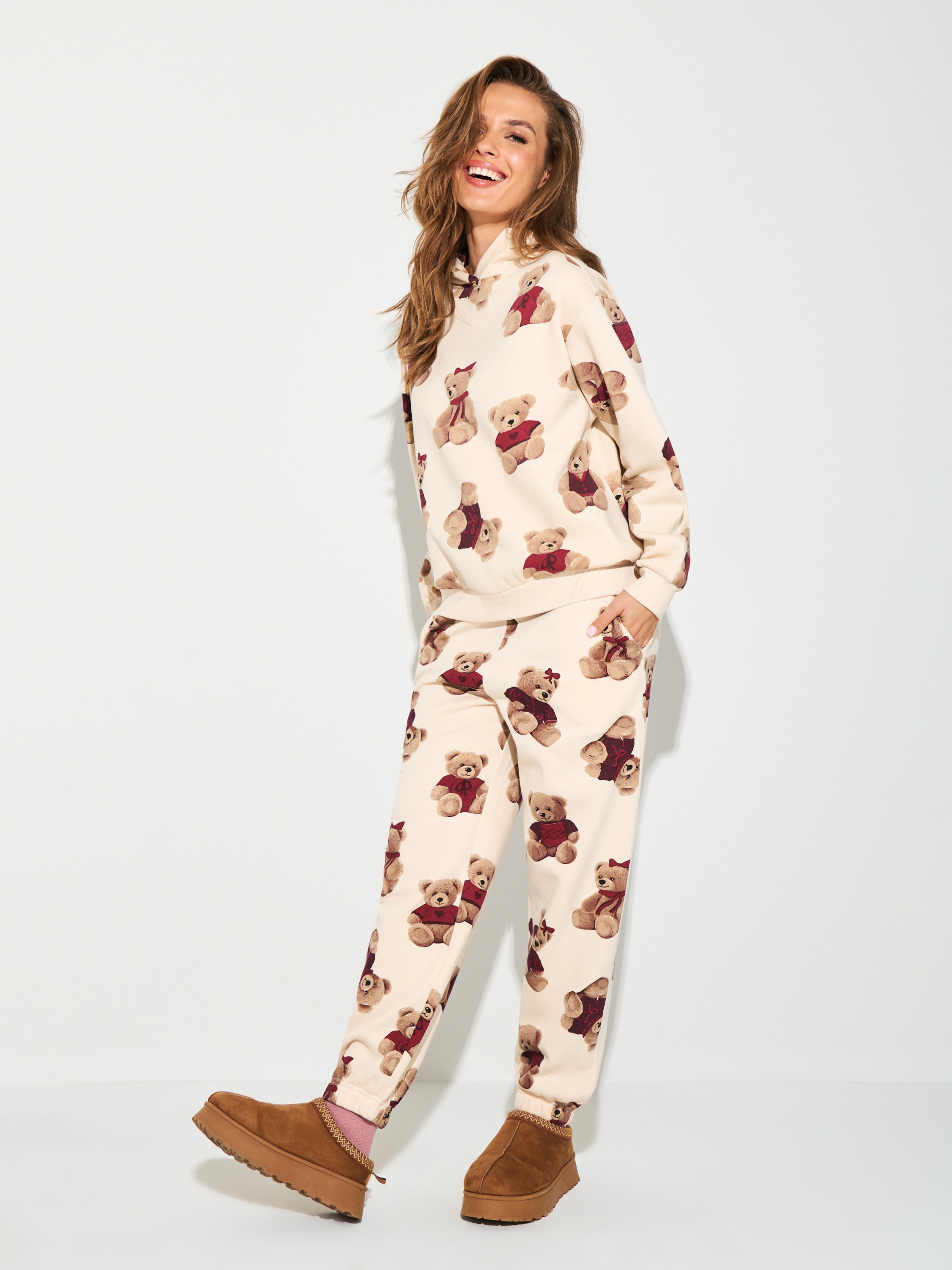 Sinsay - Παντελόνι jogger - κρεμ φωτογραφία