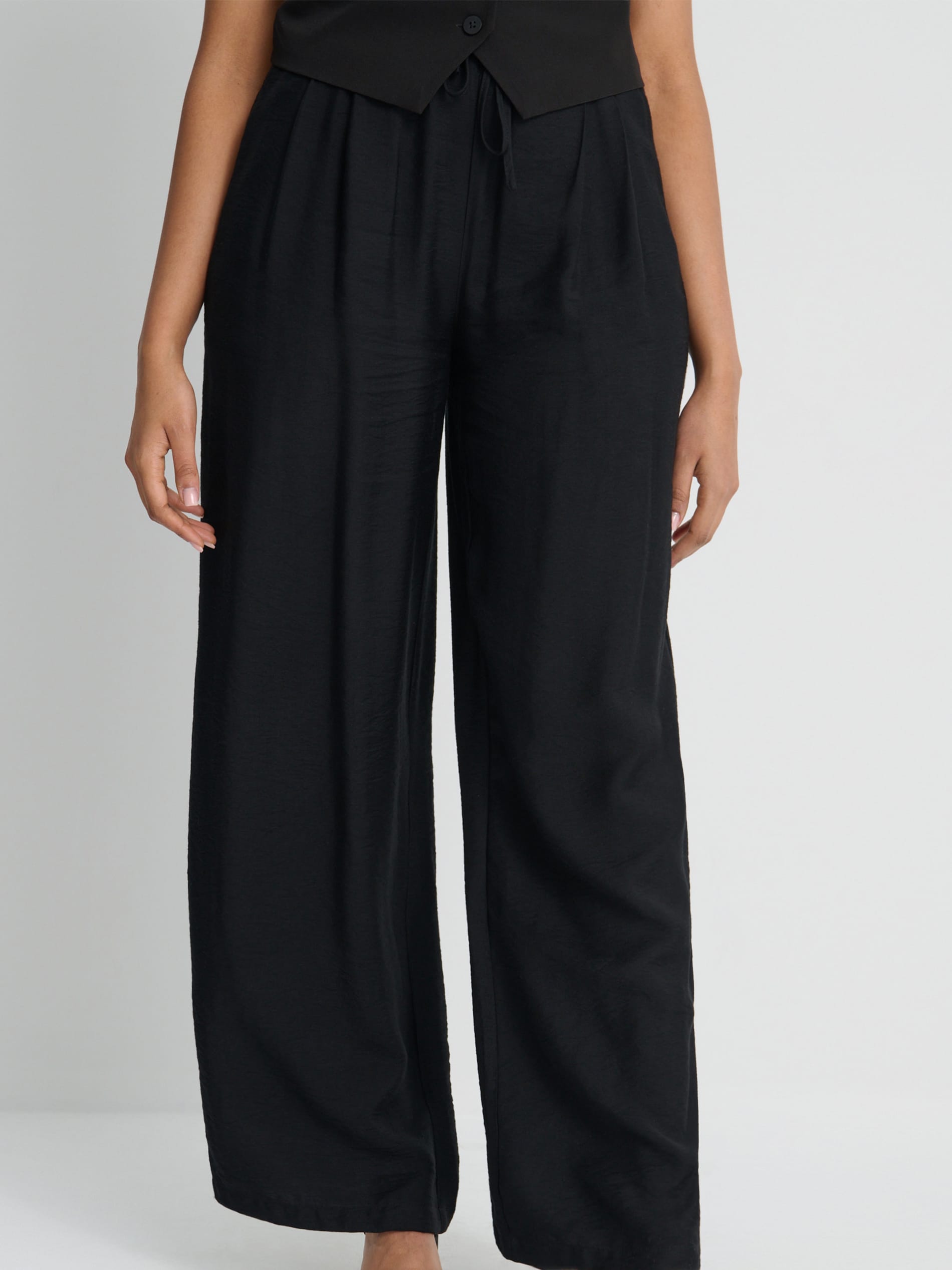 Sinsay - Wiskozowe spodnie wide leg - czarny