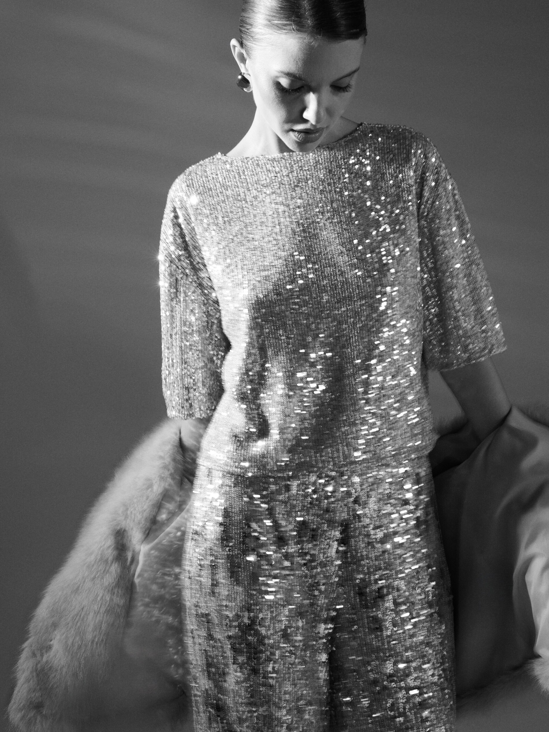 Sinsay - Μπλούζα με παγιέτες με κοντό μανίκι - ασημι φωτογραφία