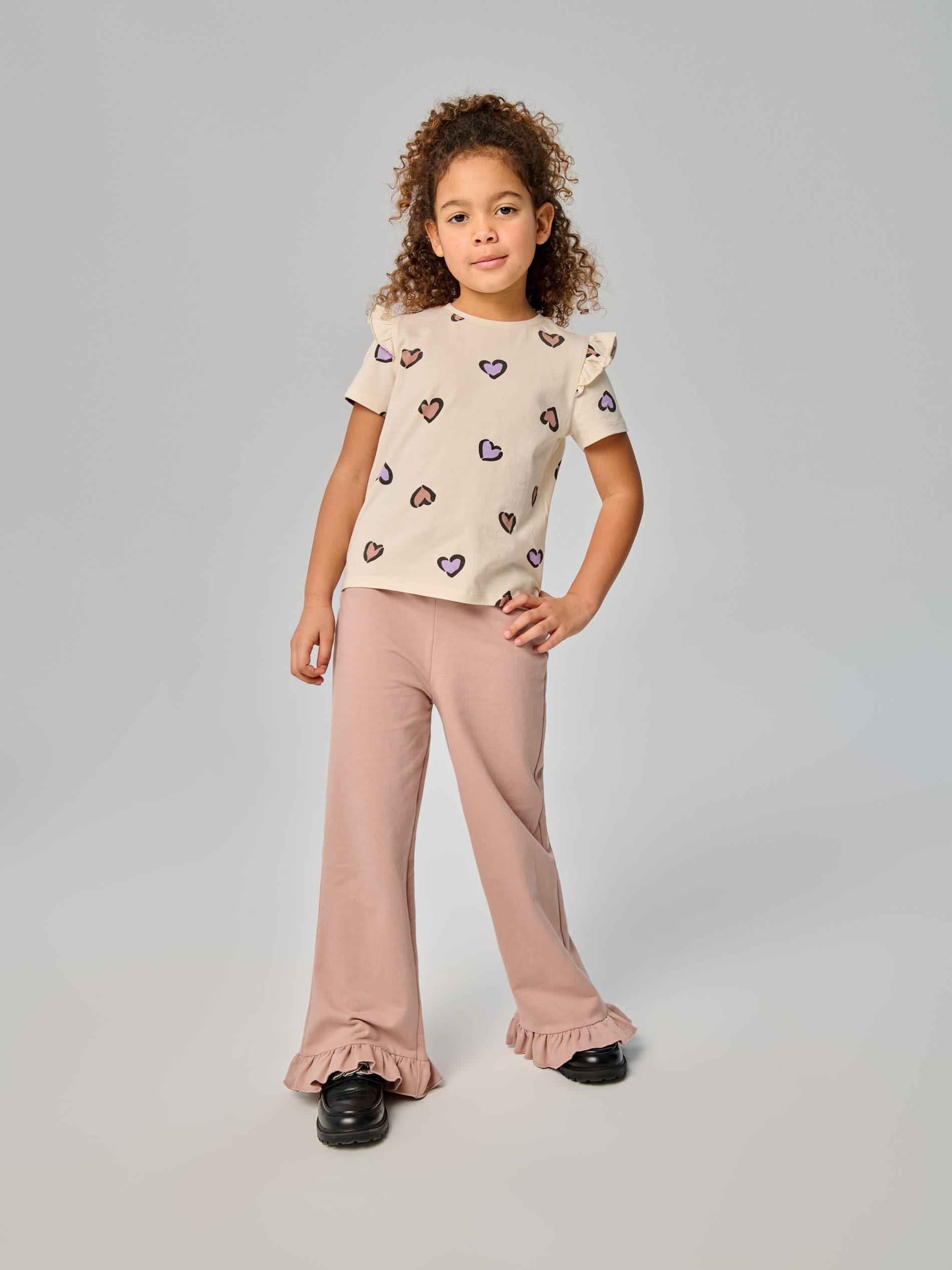 Sinsay - Spodnie french terry z falbaną - beżowy